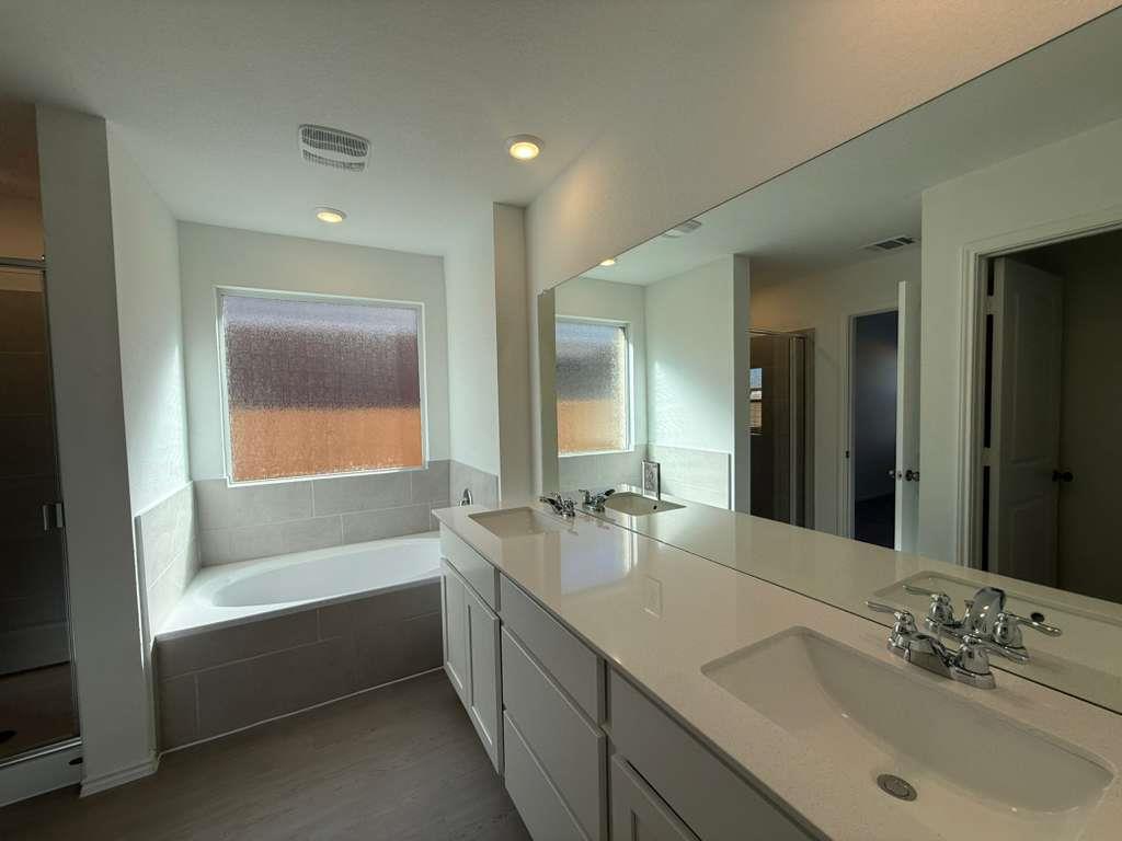 205 Herald Dr, Hutto, TX 78634