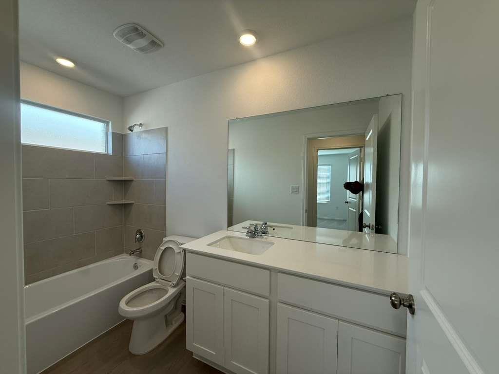 205 Herald Dr, Hutto, TX 78634