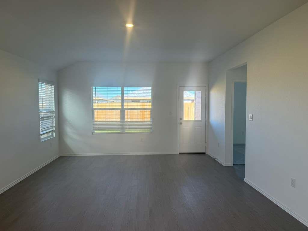 205 Herald Dr, Hutto, TX 78634