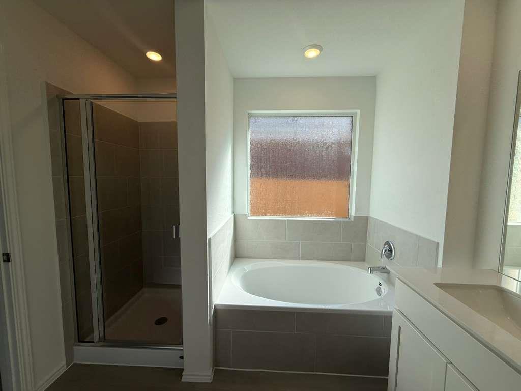 205 Herald Dr, Hutto, TX 78634