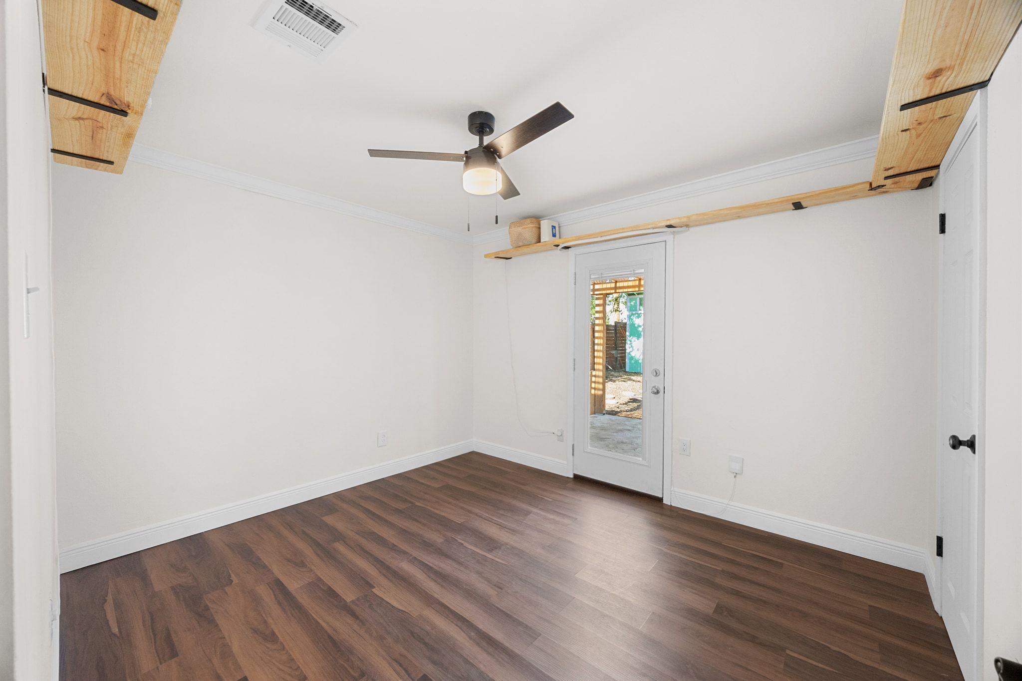 214 Barrhall Dr, Round Rock, TX 78664