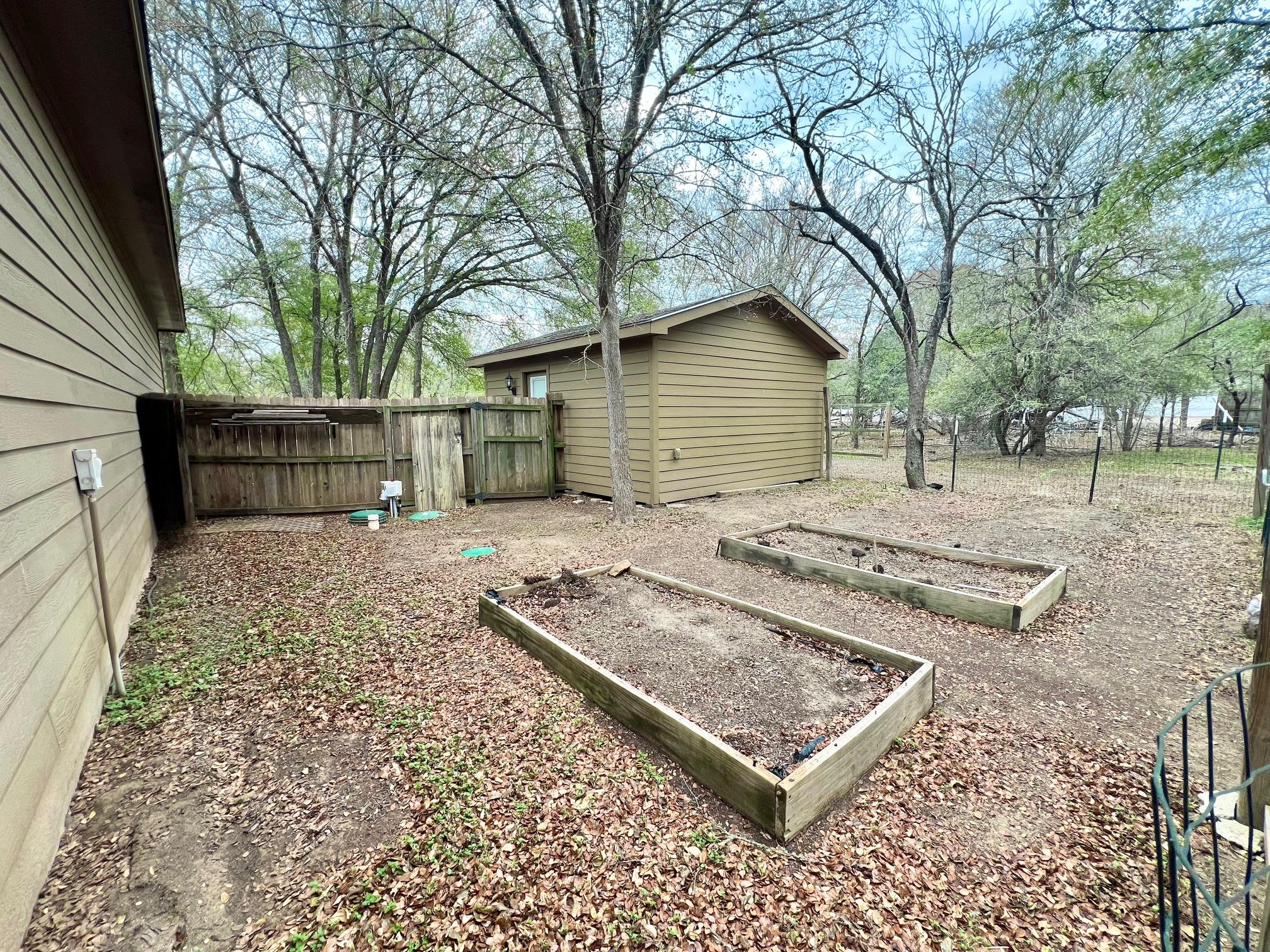 212 Waikakaaua Dr, Bastrop, TX 78602