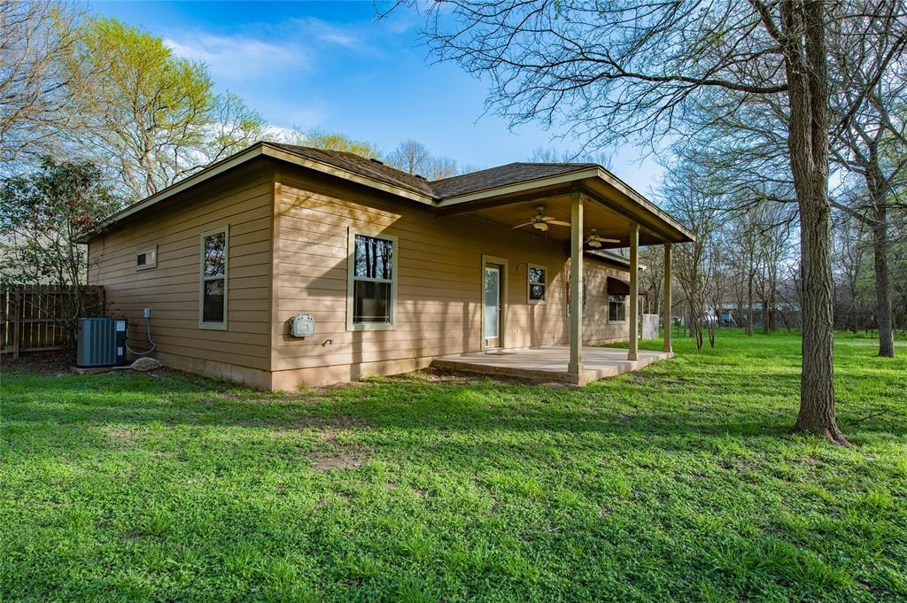 212 Waikakaaua Dr, Bastrop, TX 78602