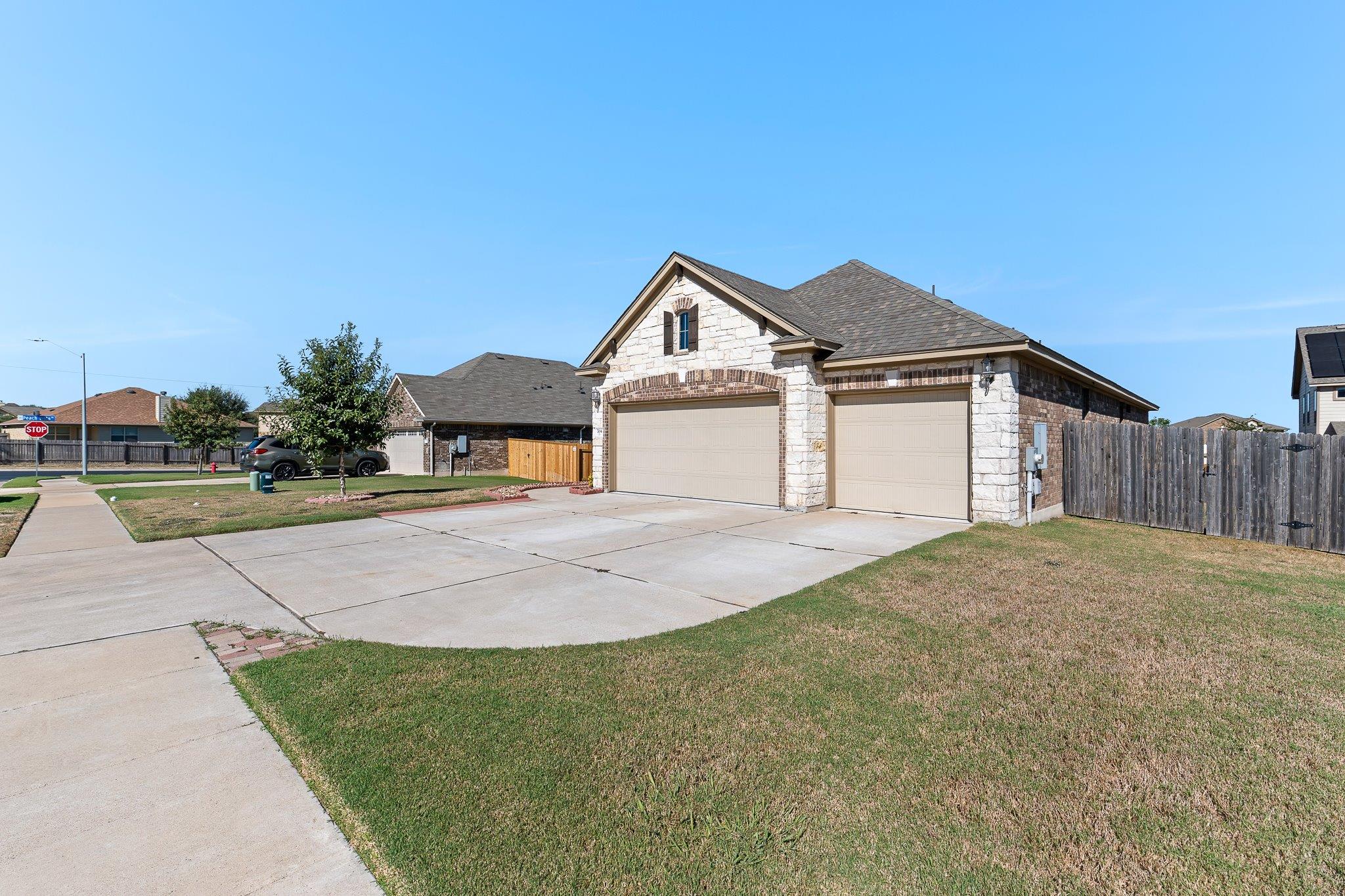 704 Coltrane Dr, Pflugerville, TX 78660