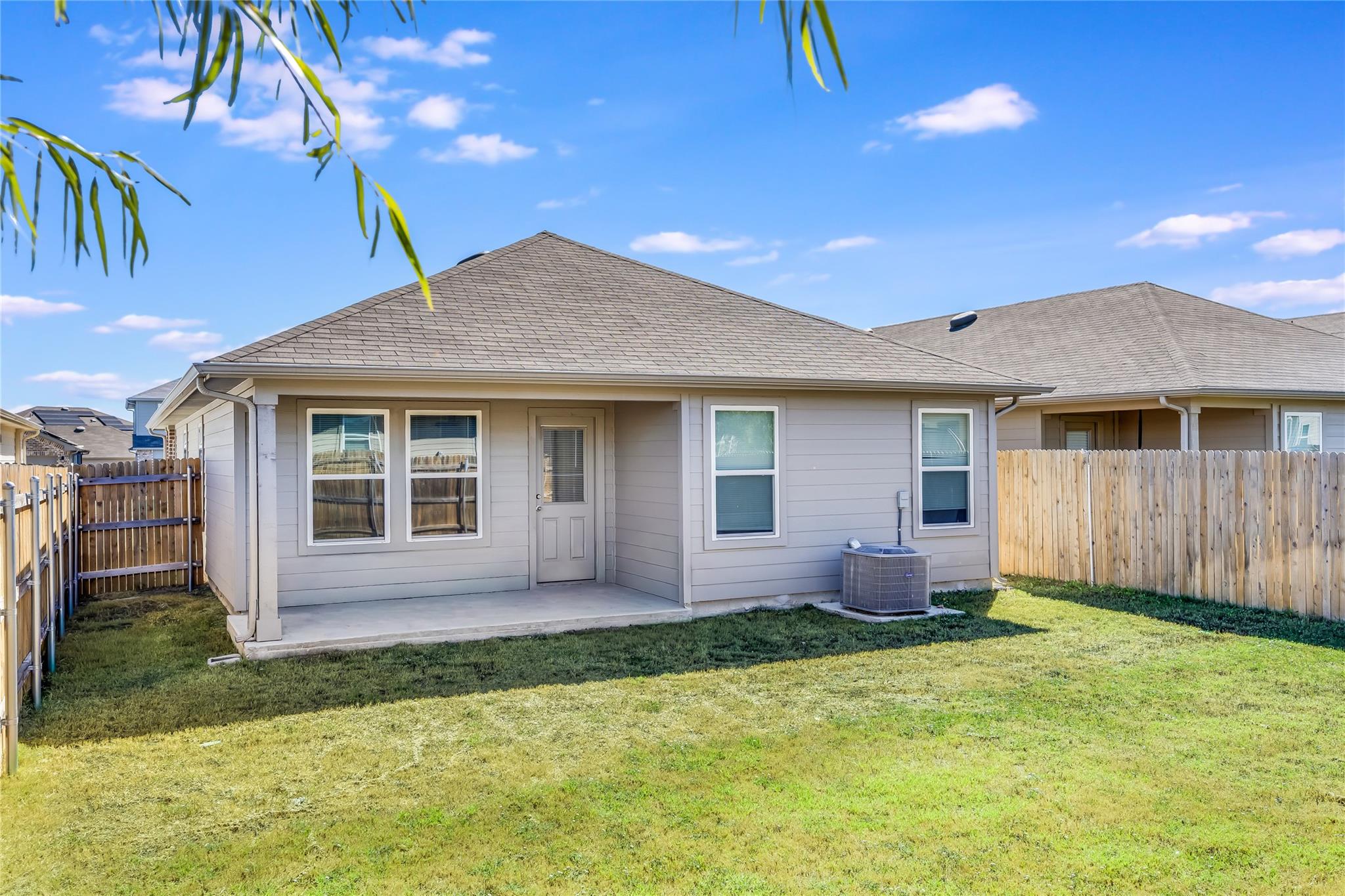 17409 Ginning Ct, Elgin, TX 78621