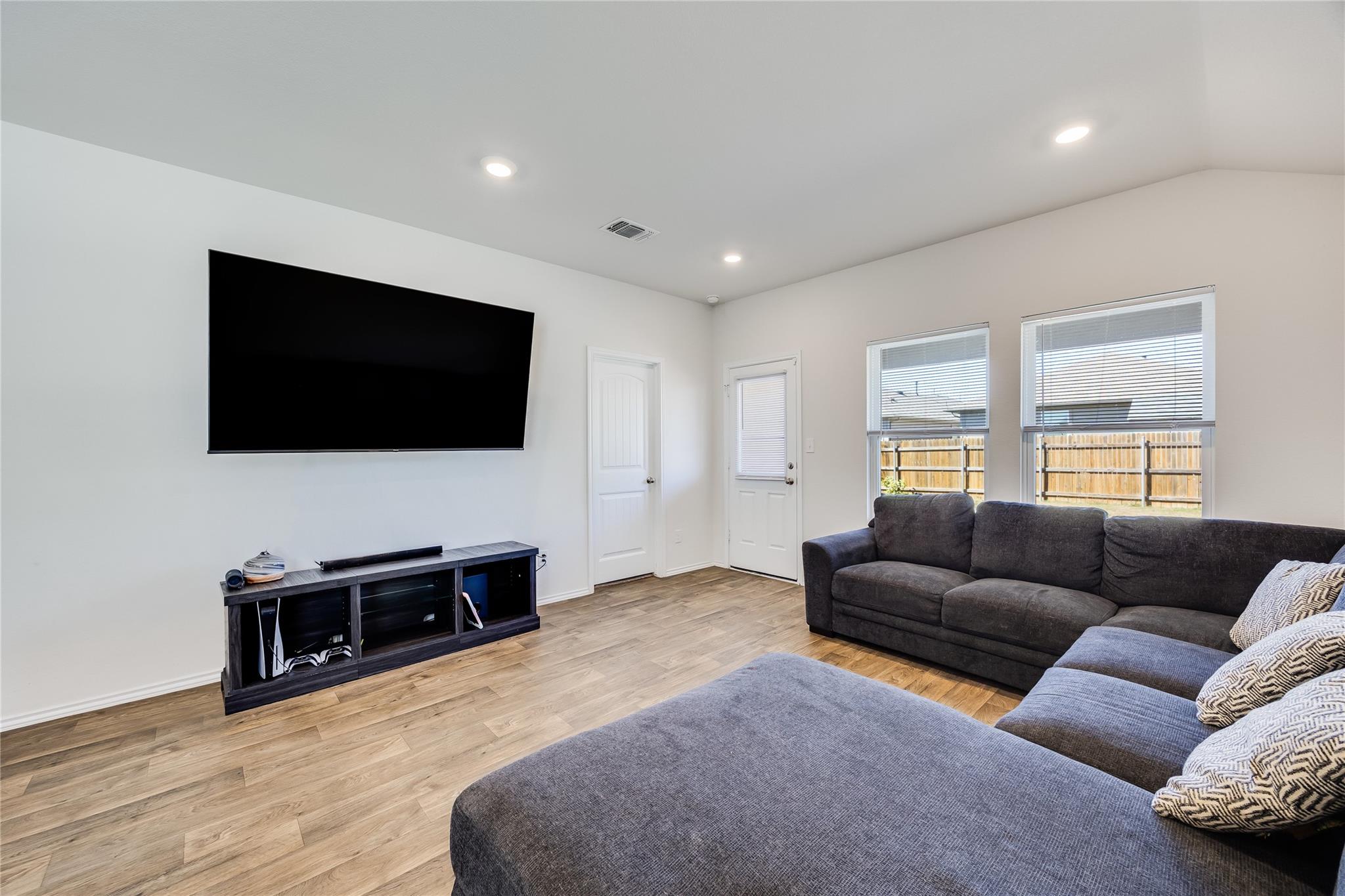 17409 Ginning Ct, Elgin, TX 78621