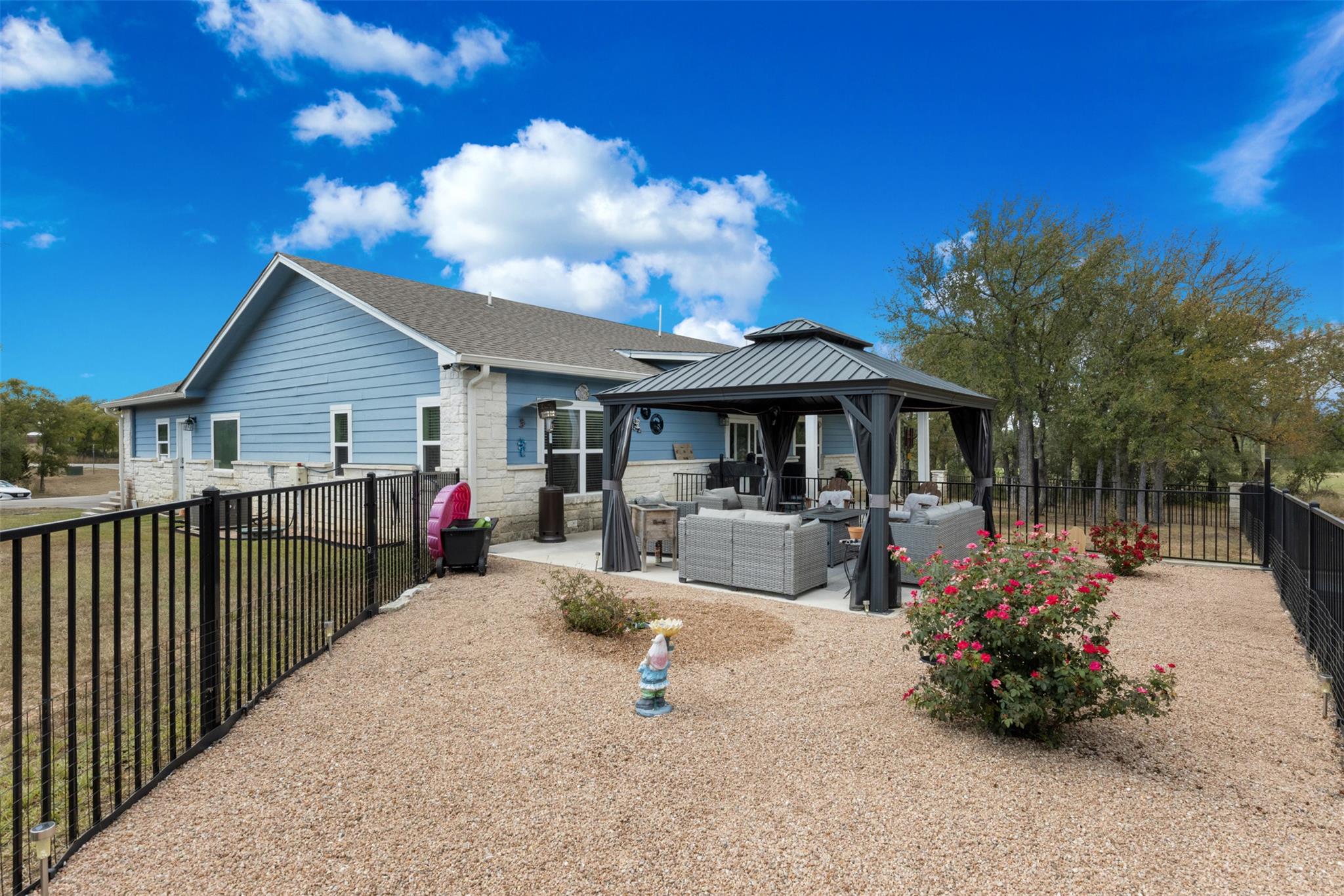 141 Eagle Point Cv, Kingsland, TX 78639