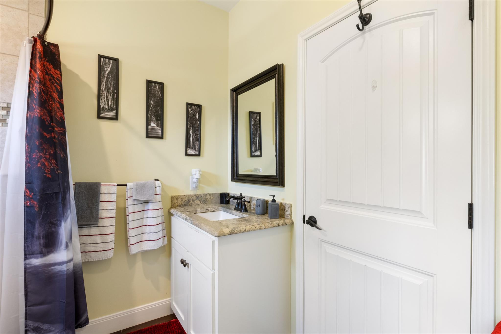 141 Eagle Point Cv, Kingsland, TX 78639