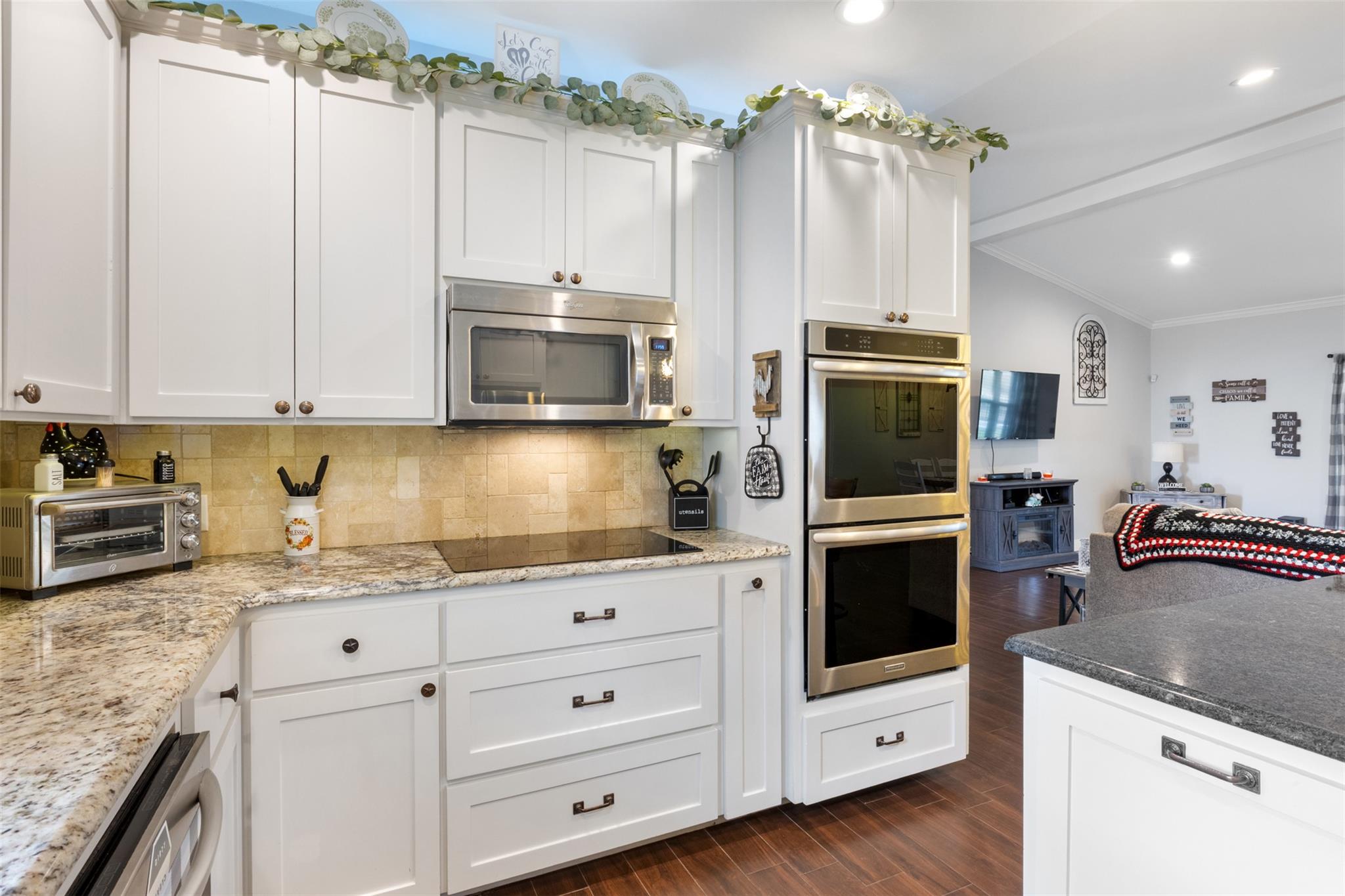 141 Eagle Point Cv, Kingsland, TX 78639