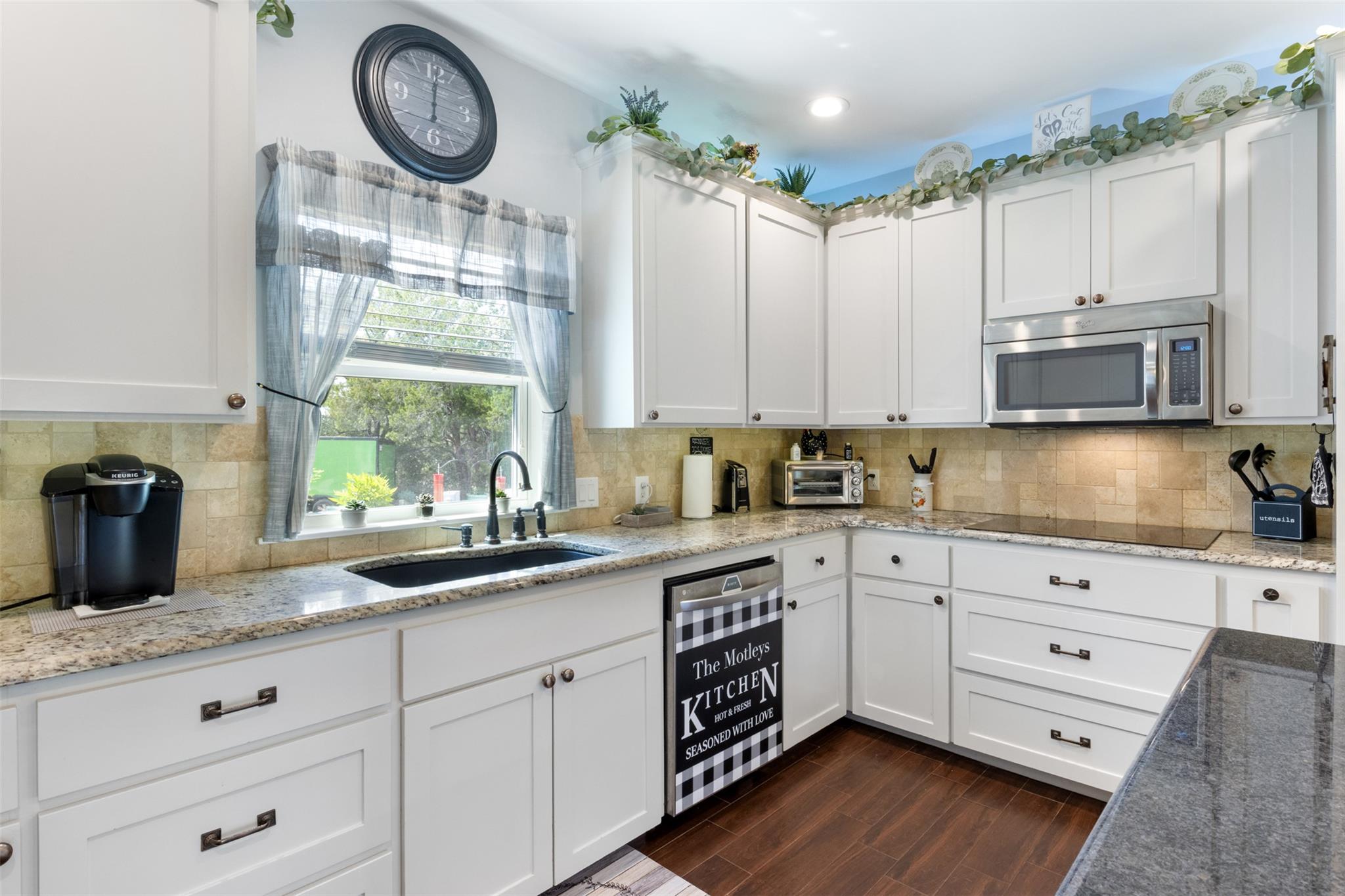 141 Eagle Point Cv, Kingsland, TX 78639