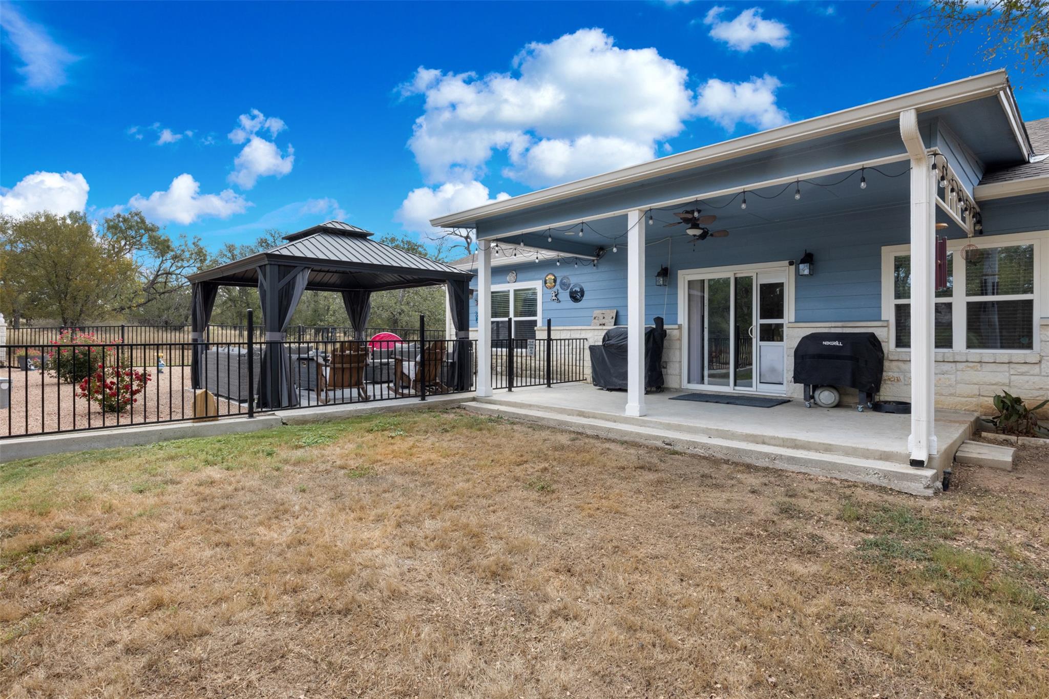 141 Eagle Point Cv, Kingsland, TX 78639