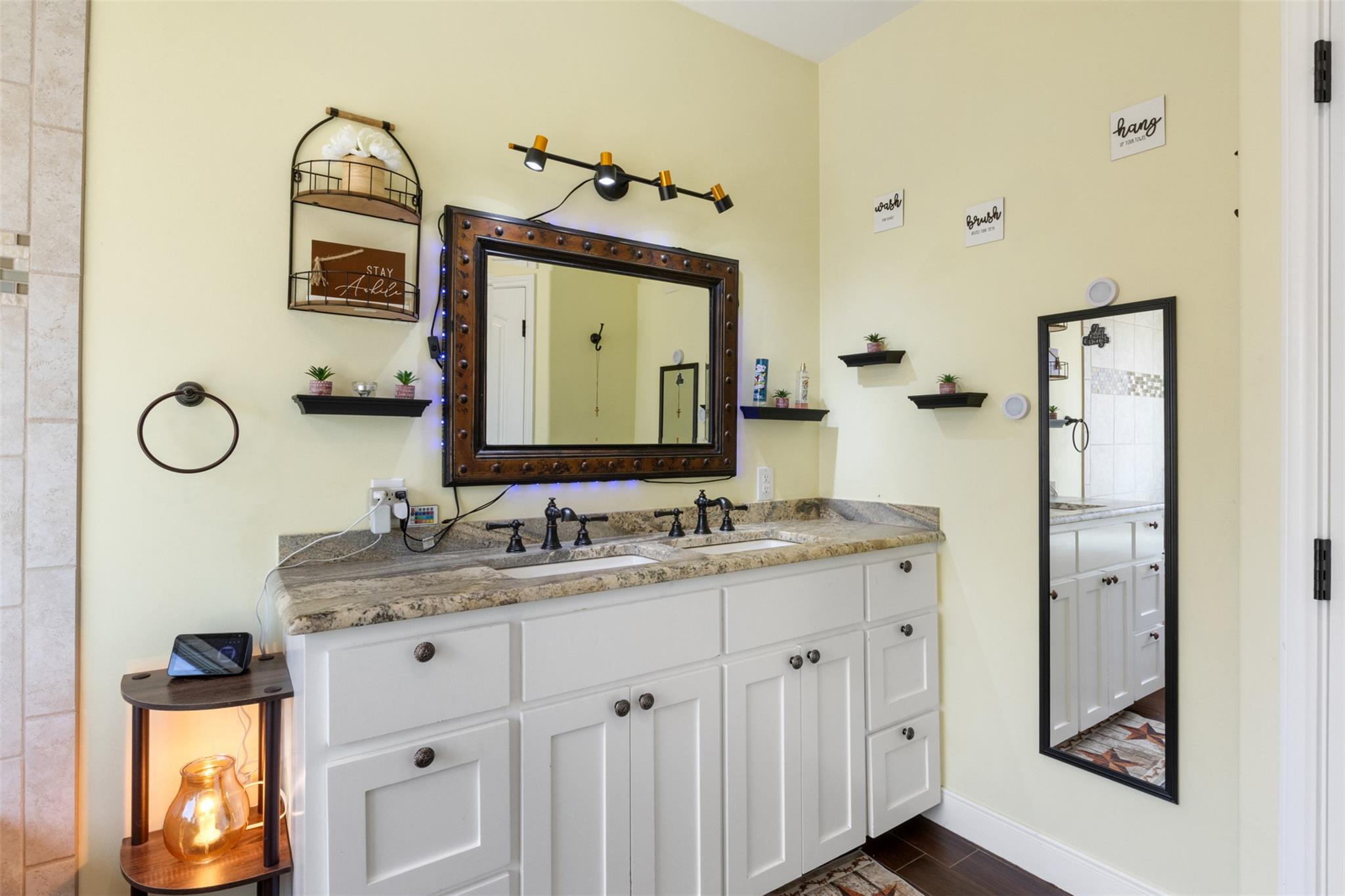 141 Eagle Point Cv, Kingsland, TX 78639