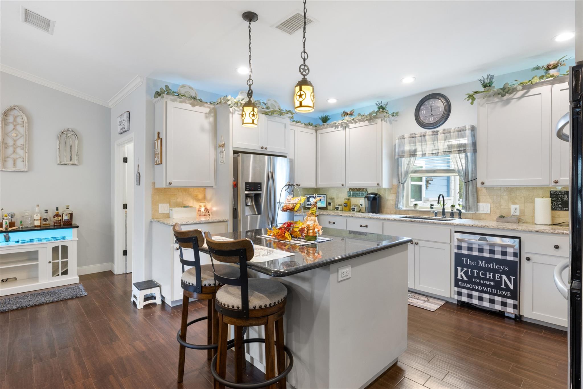 141 Eagle Point Cv, Kingsland, TX 78639