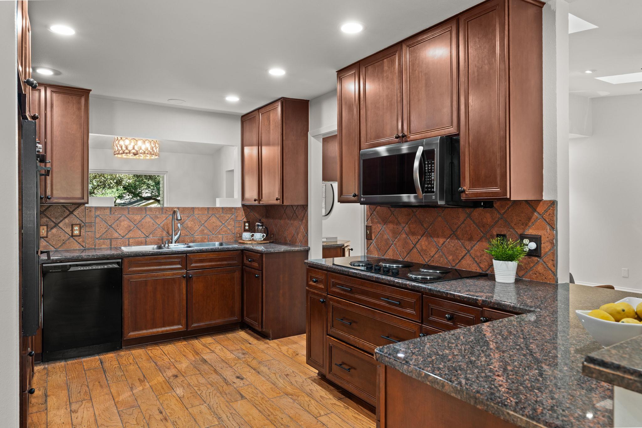 9109 Balcones Club Dr, Austin, TX 78750