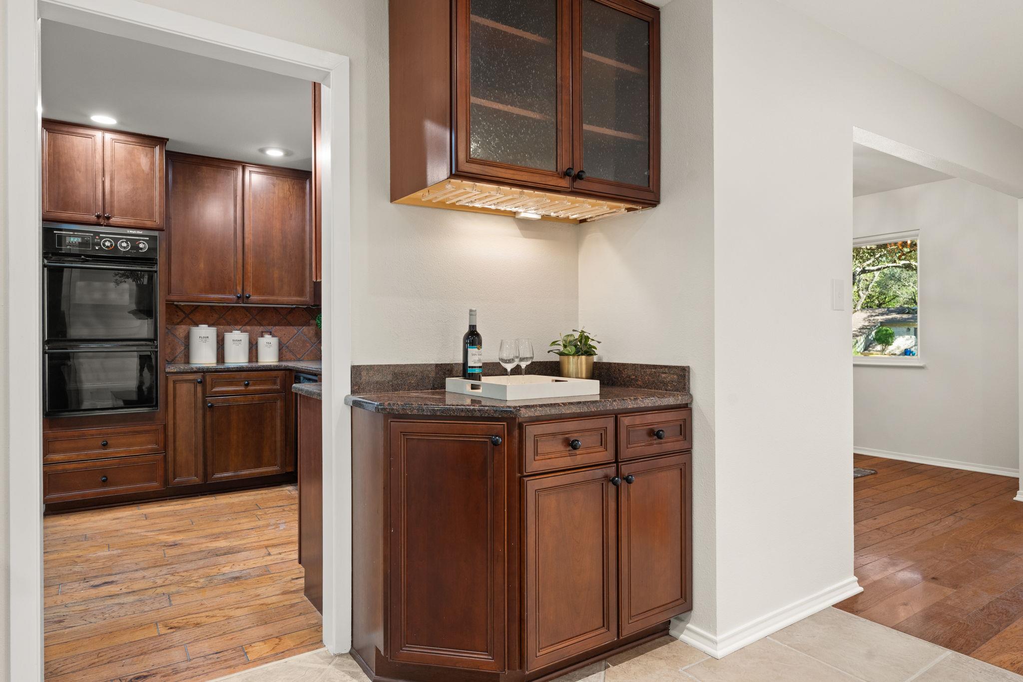 9109 Balcones Club Dr, Austin, TX 78750