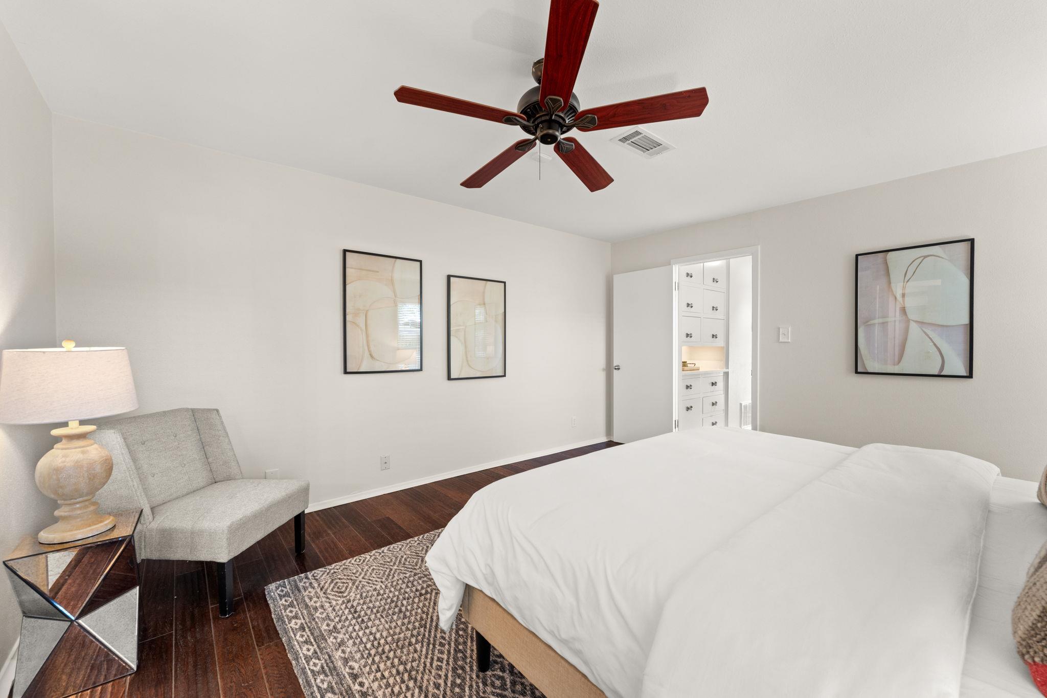 9109 Balcones Club Dr, Austin, TX 78750