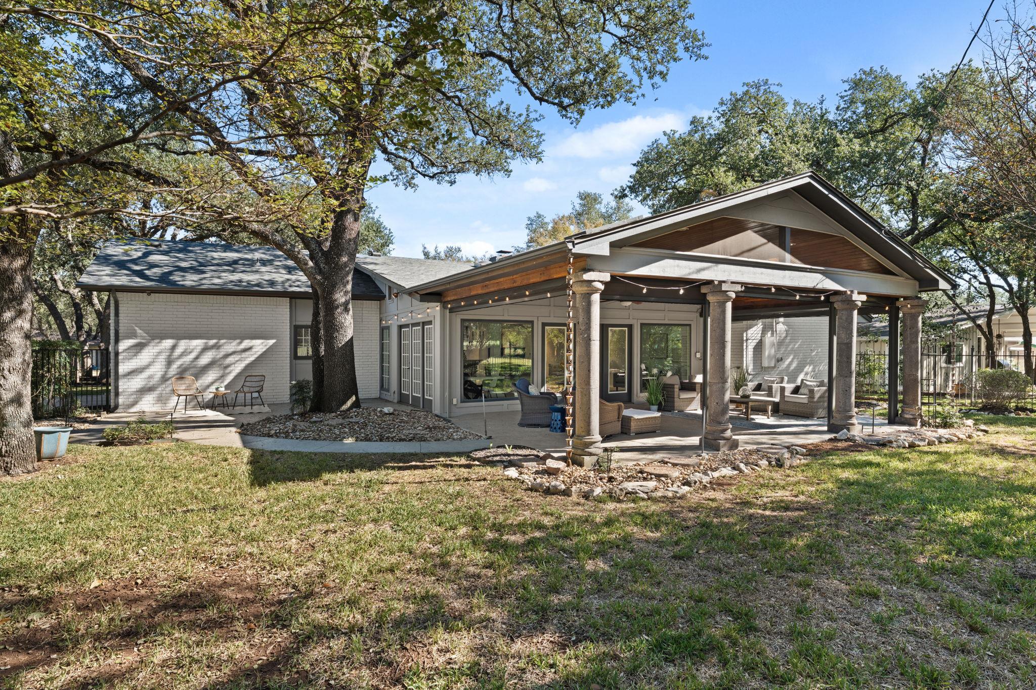9109 Balcones Club Dr, Austin, TX 78750