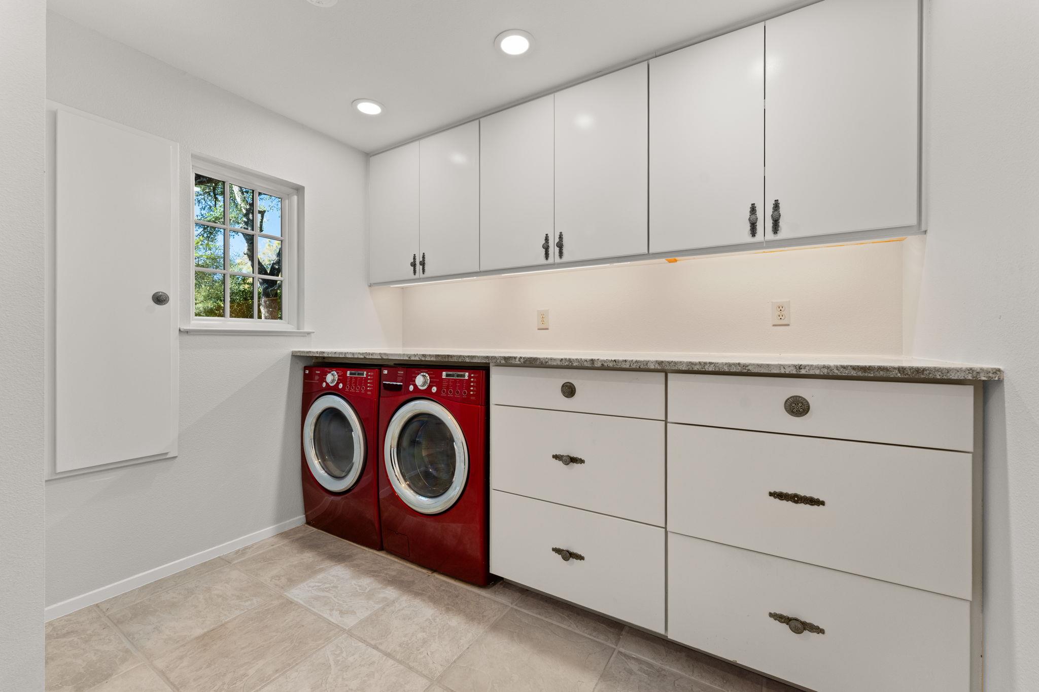 9109 Balcones Club Dr, Austin, TX 78750