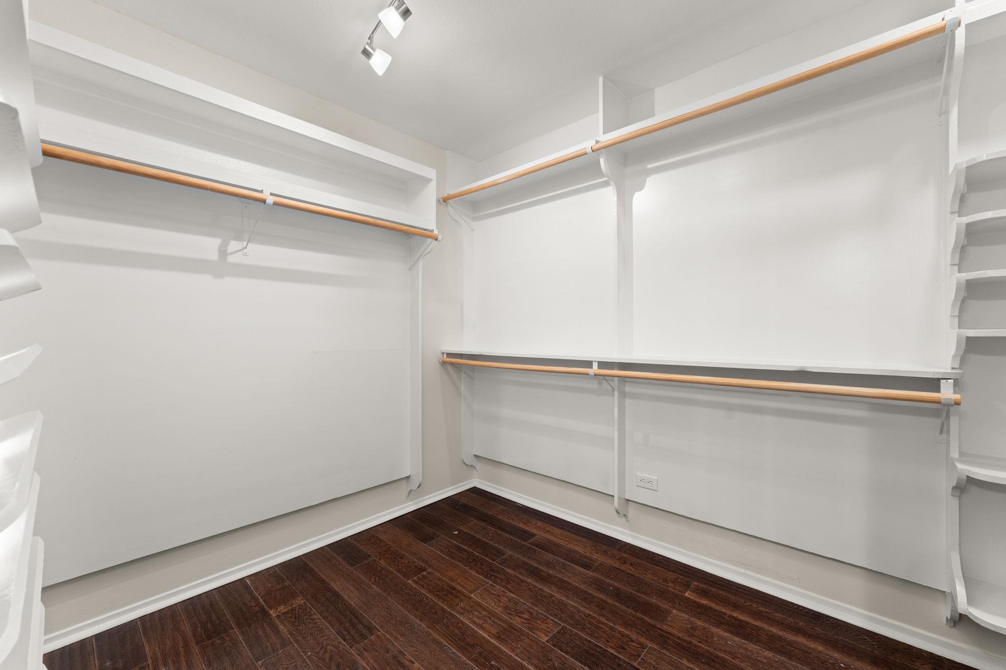 9109 Balcones Club Dr, Austin, TX 78750