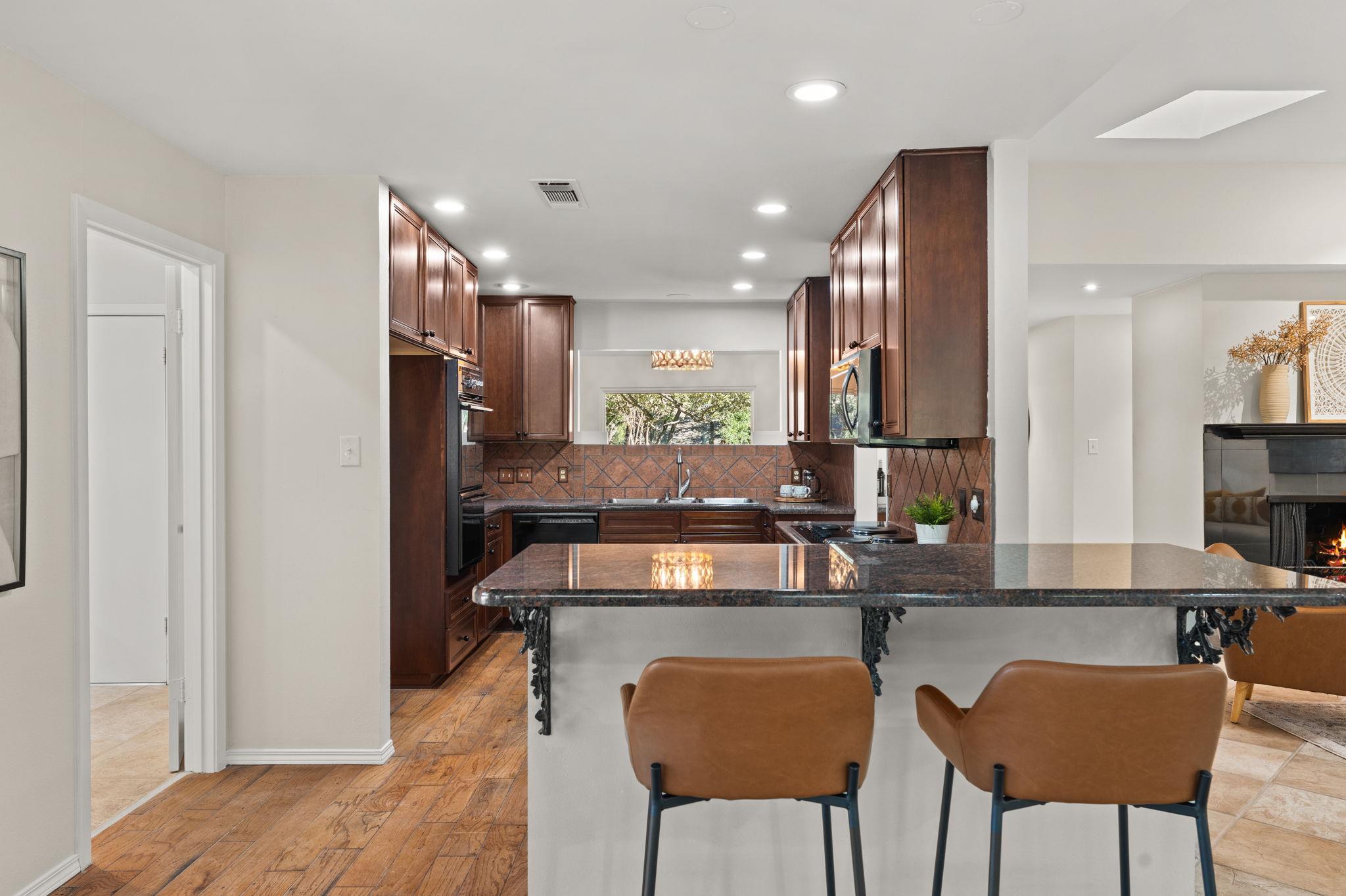 9109 Balcones Club Dr, Austin, TX 78750