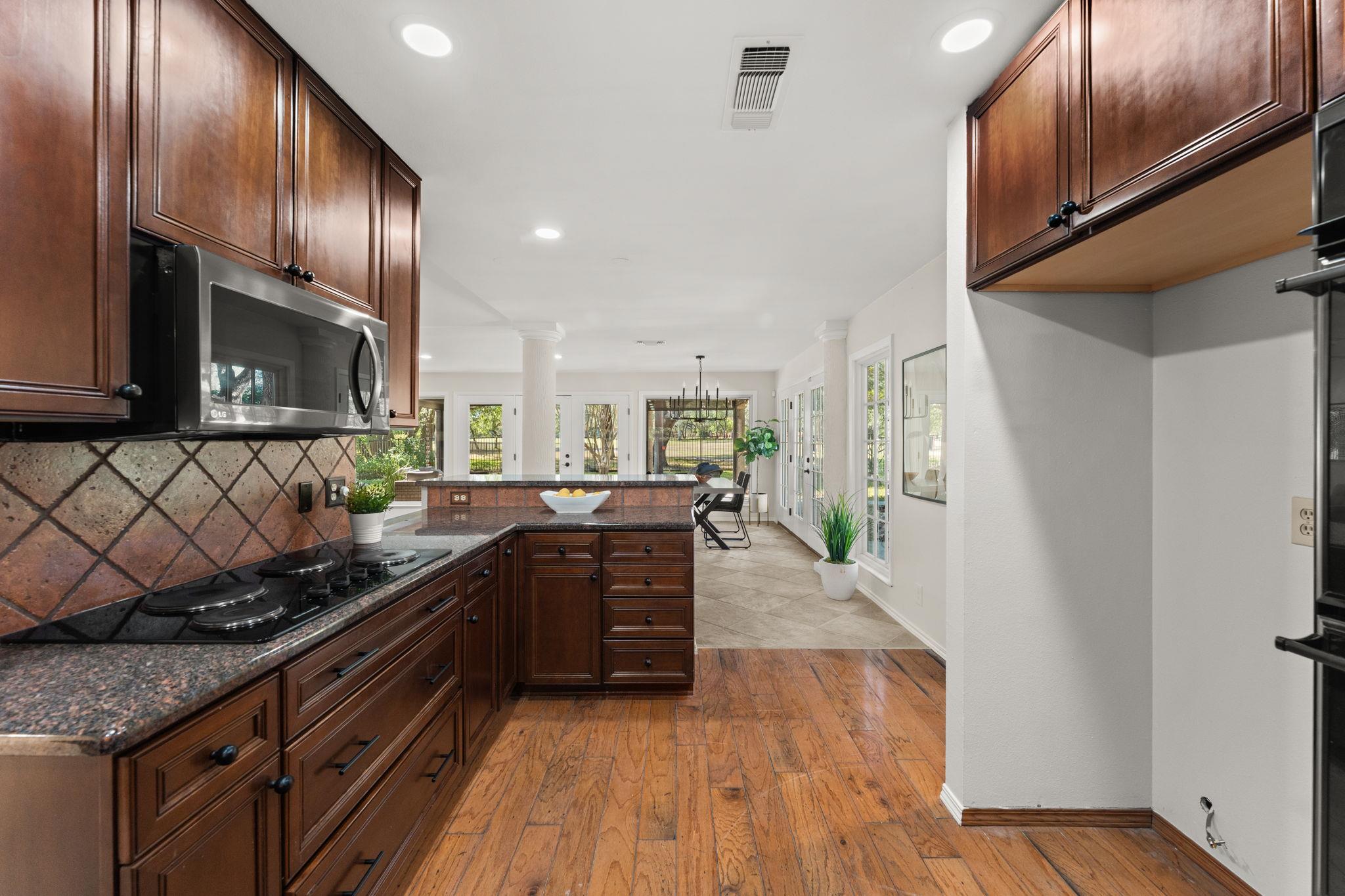 9109 Balcones Club Dr, Austin, TX 78750