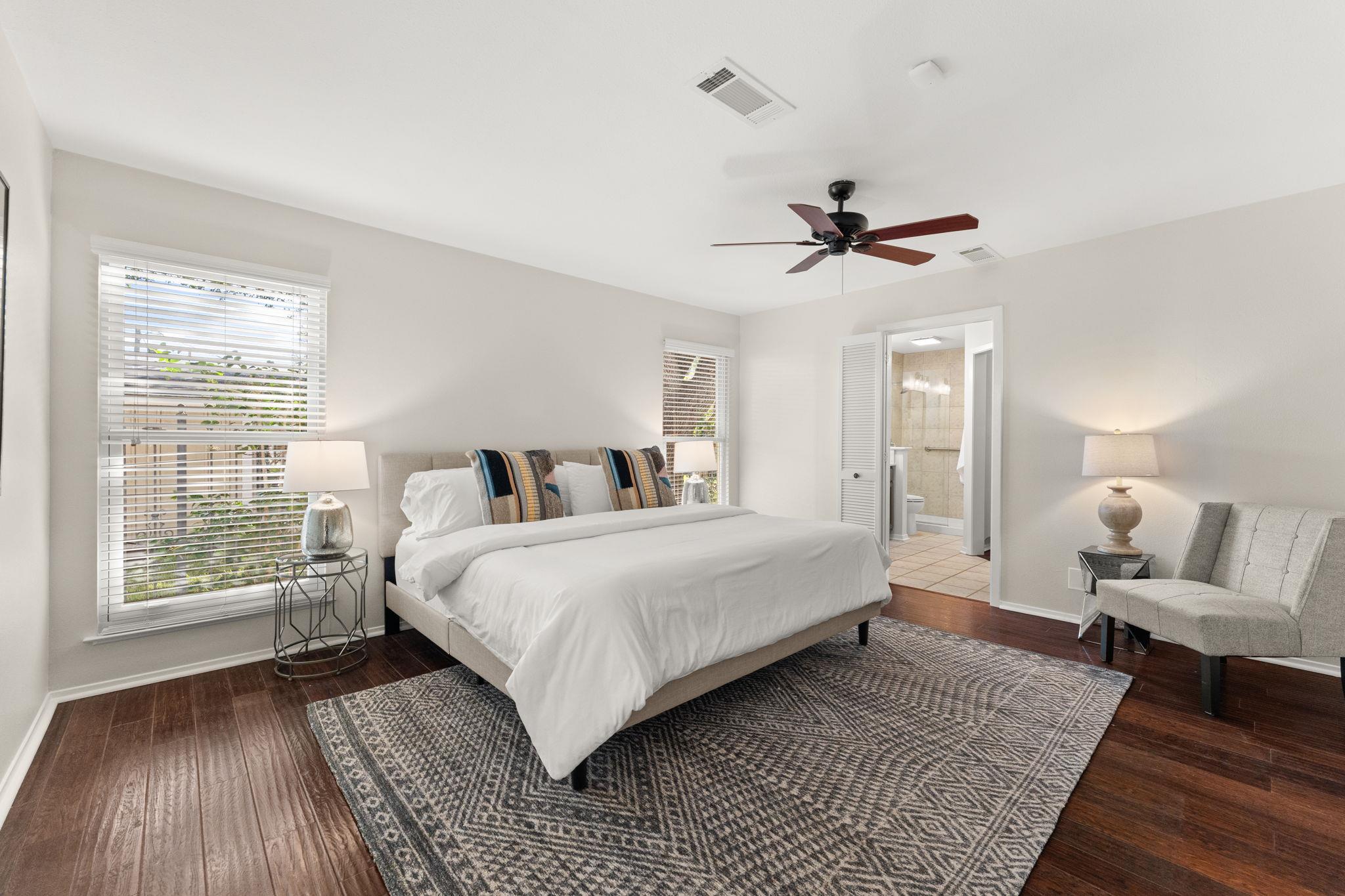 9109 Balcones Club Dr, Austin, TX 78750