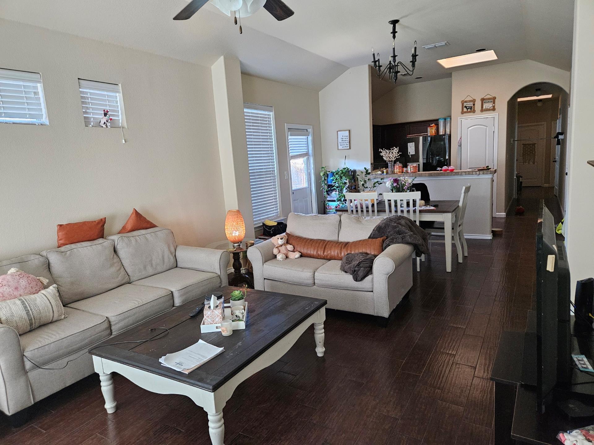 101 Creekside Villa Dr, Kyle, TX 78640