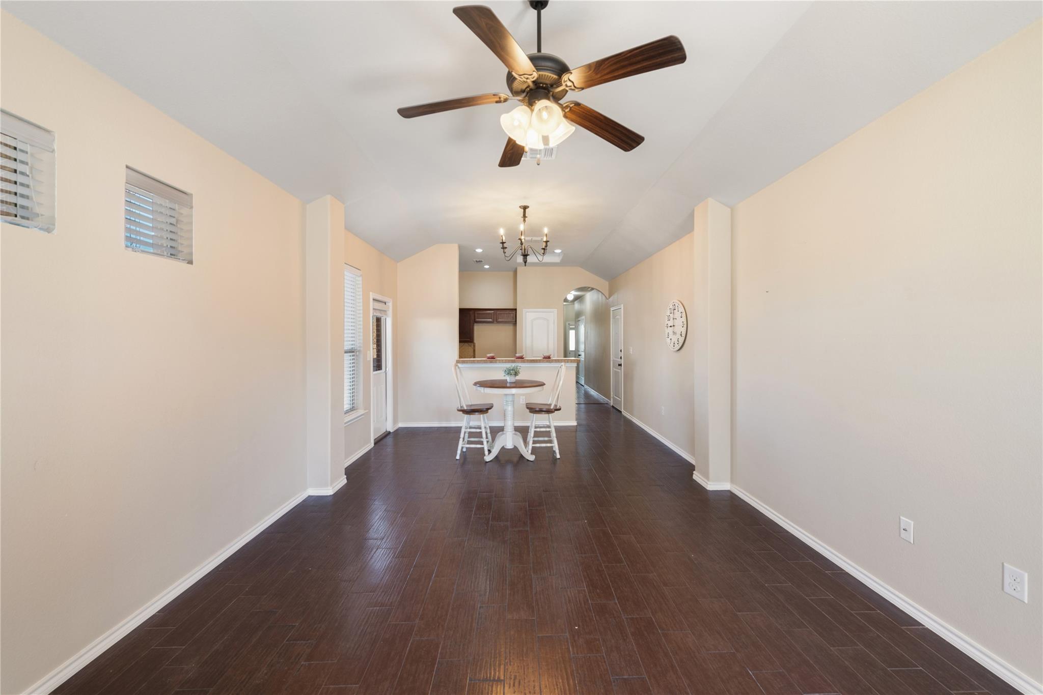 101 Creekside Villa Dr, Kyle, TX 78640