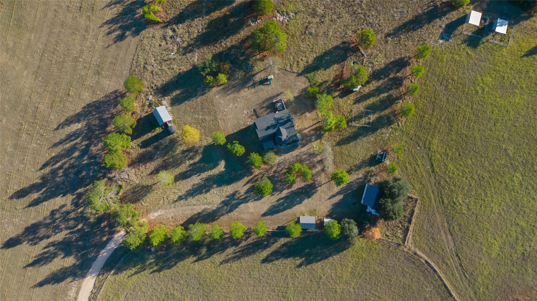 245 Country Ln, McDade, TX 78650