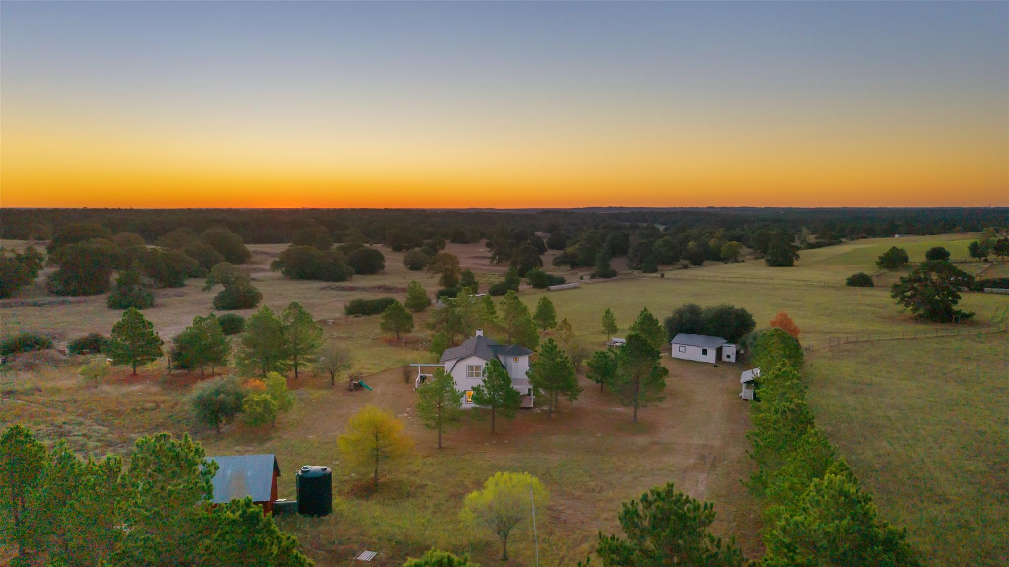 245 Country Ln, McDade, TX 78650