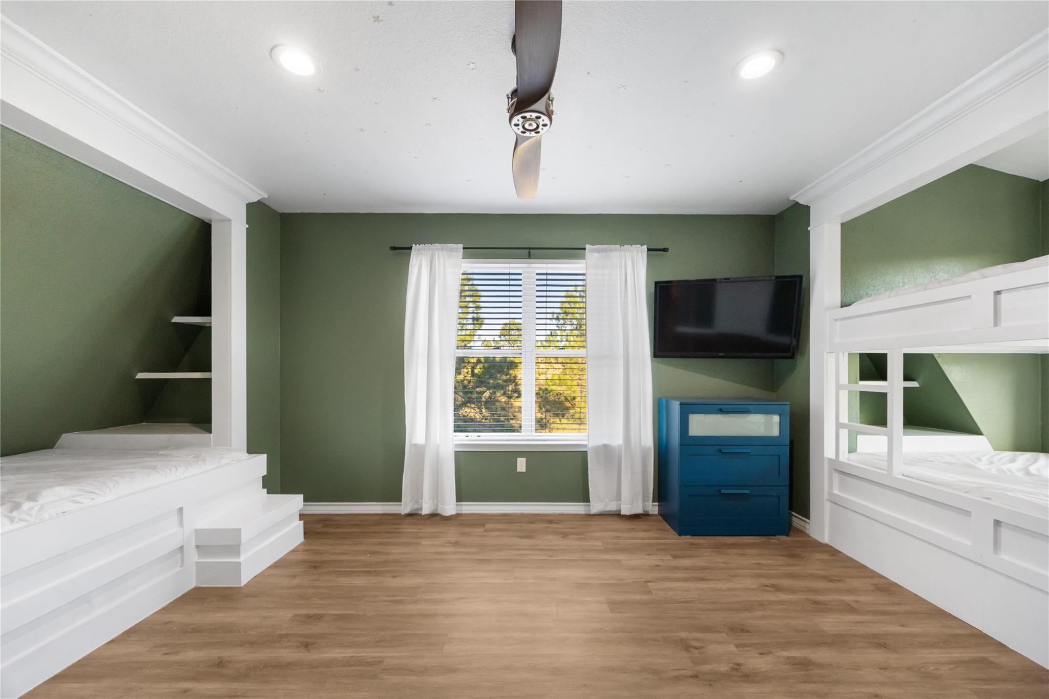 245 Country Ln, McDade, TX 78650