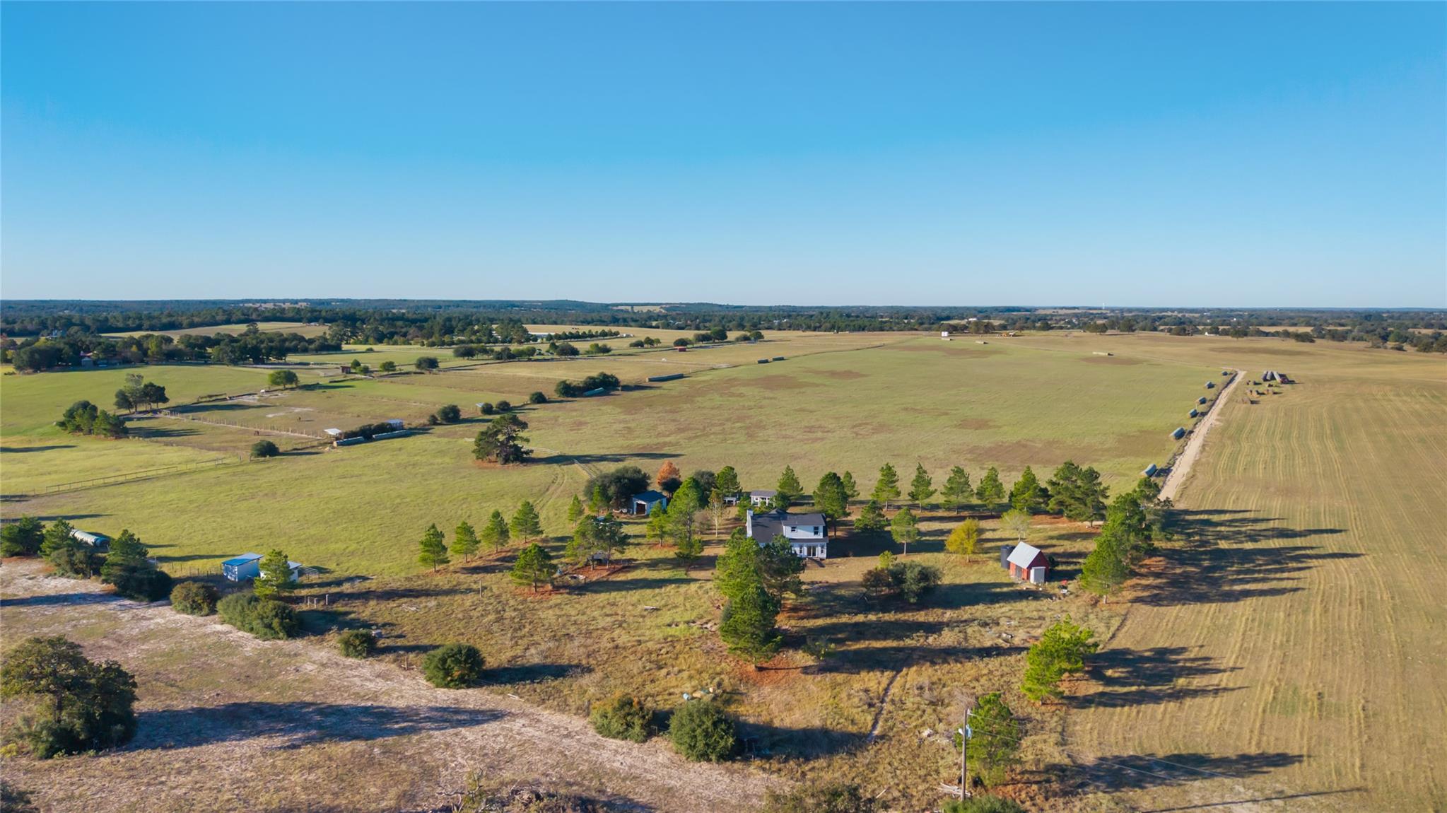 245 Country Ln, McDade, TX 78650