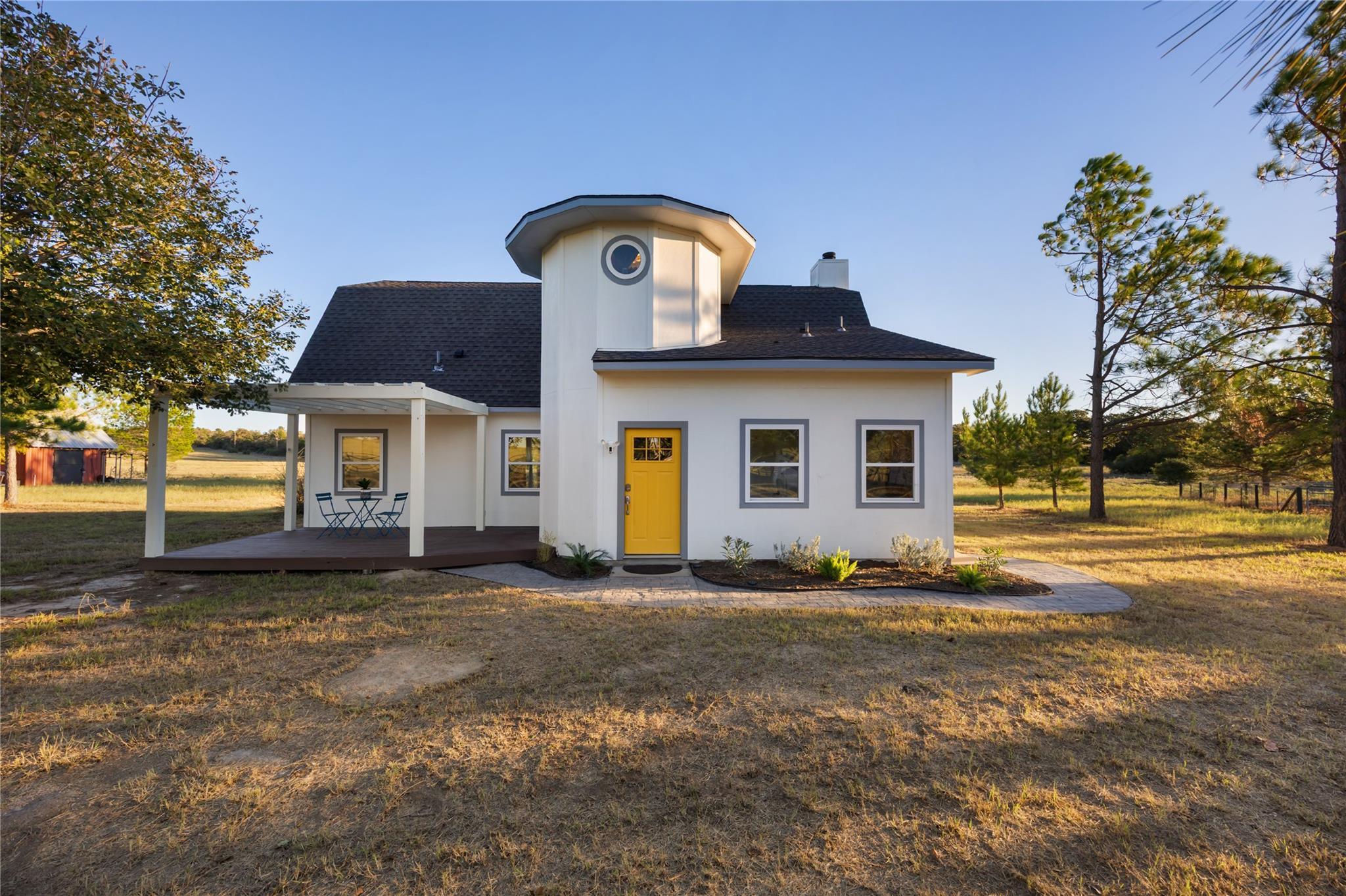 245 Country Ln, McDade, TX 78650