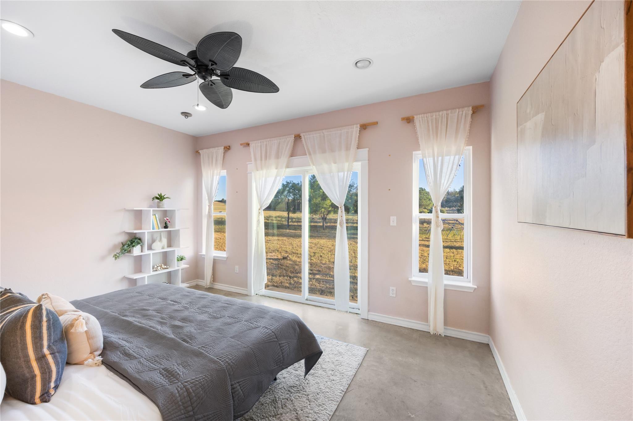 245 Country Ln, McDade, TX 78650