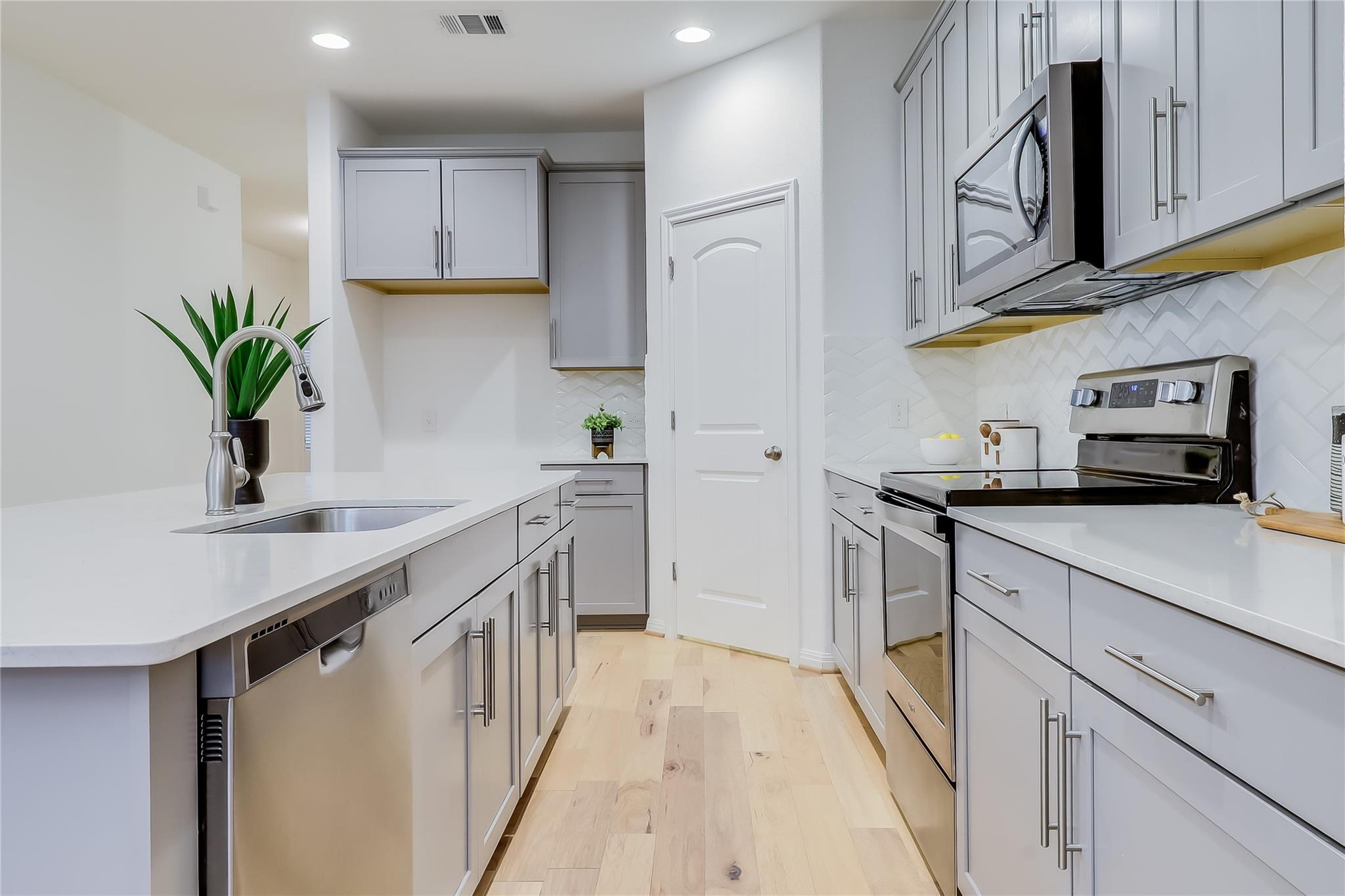 6408 Routenburn St, Austin, TX 78754