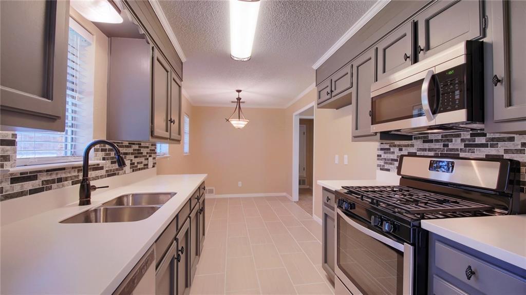 1609 Castlewood Ct, Taylor, TX 76574