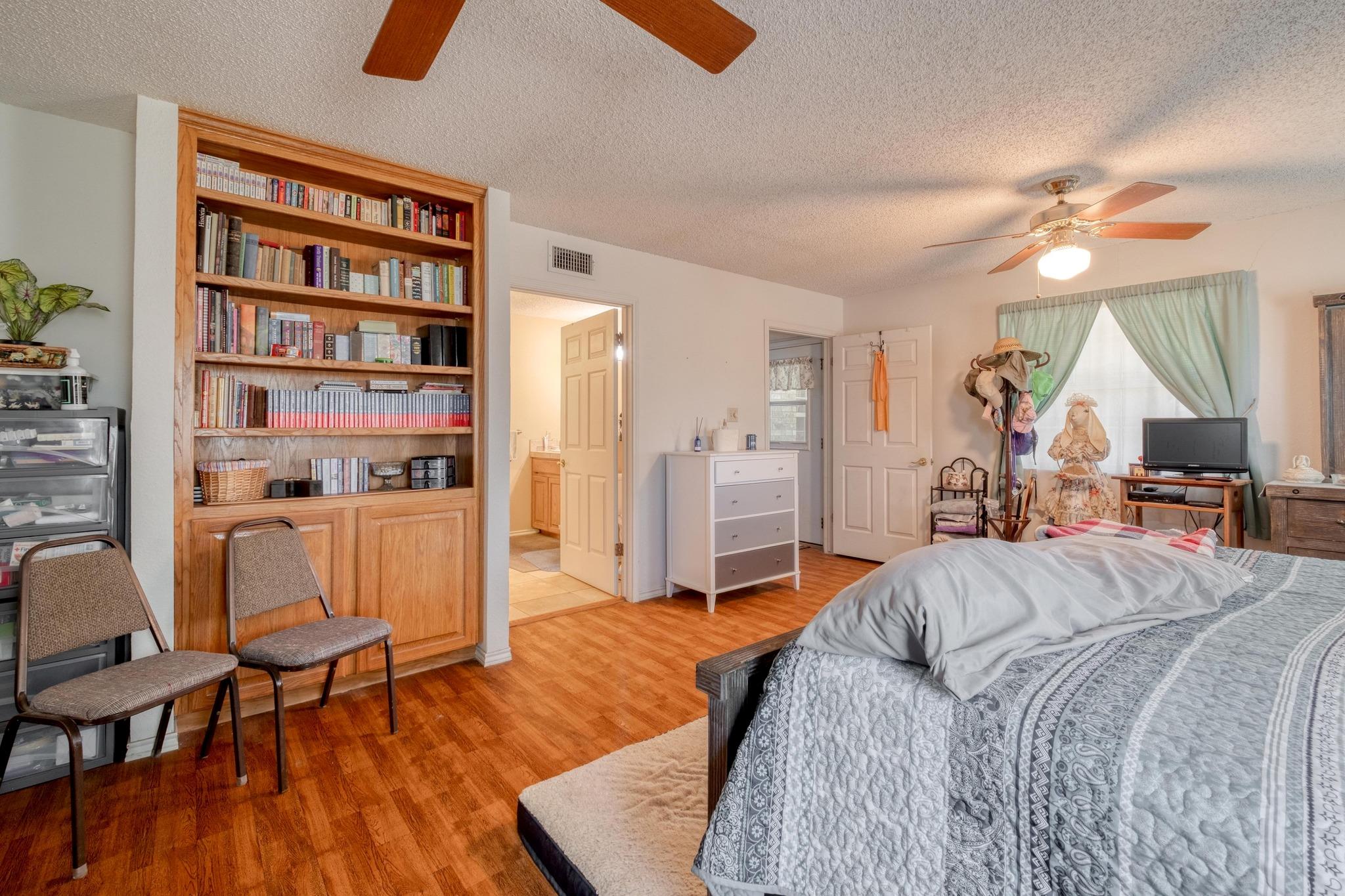 153 Pleasant Grove Rd, Elgin, TX 78621