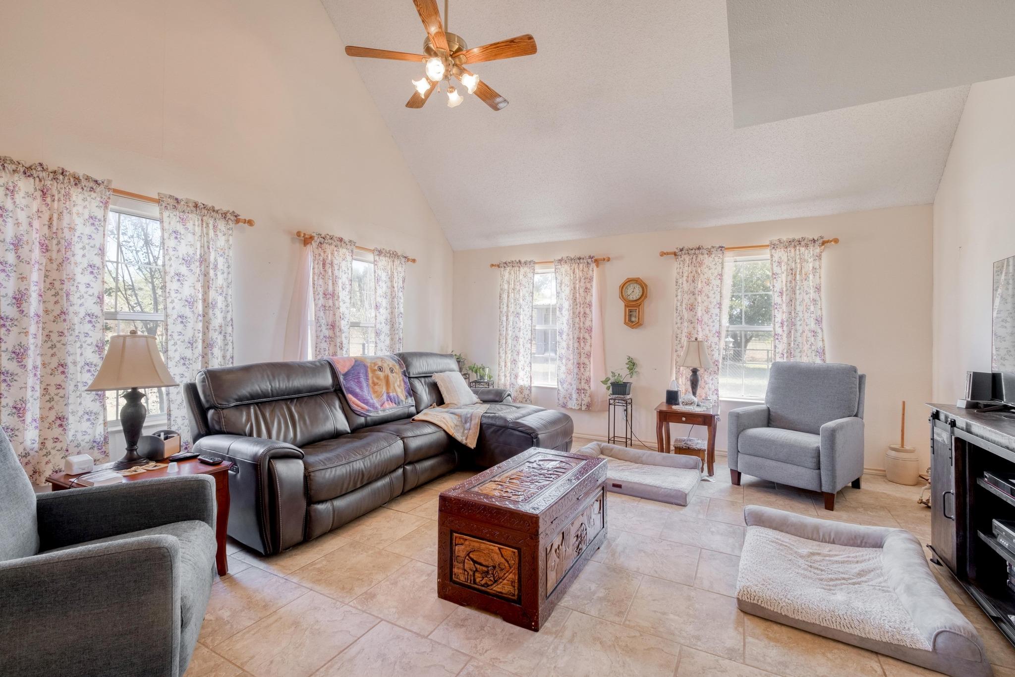 153 Pleasant Grove Rd, Elgin, TX 78621