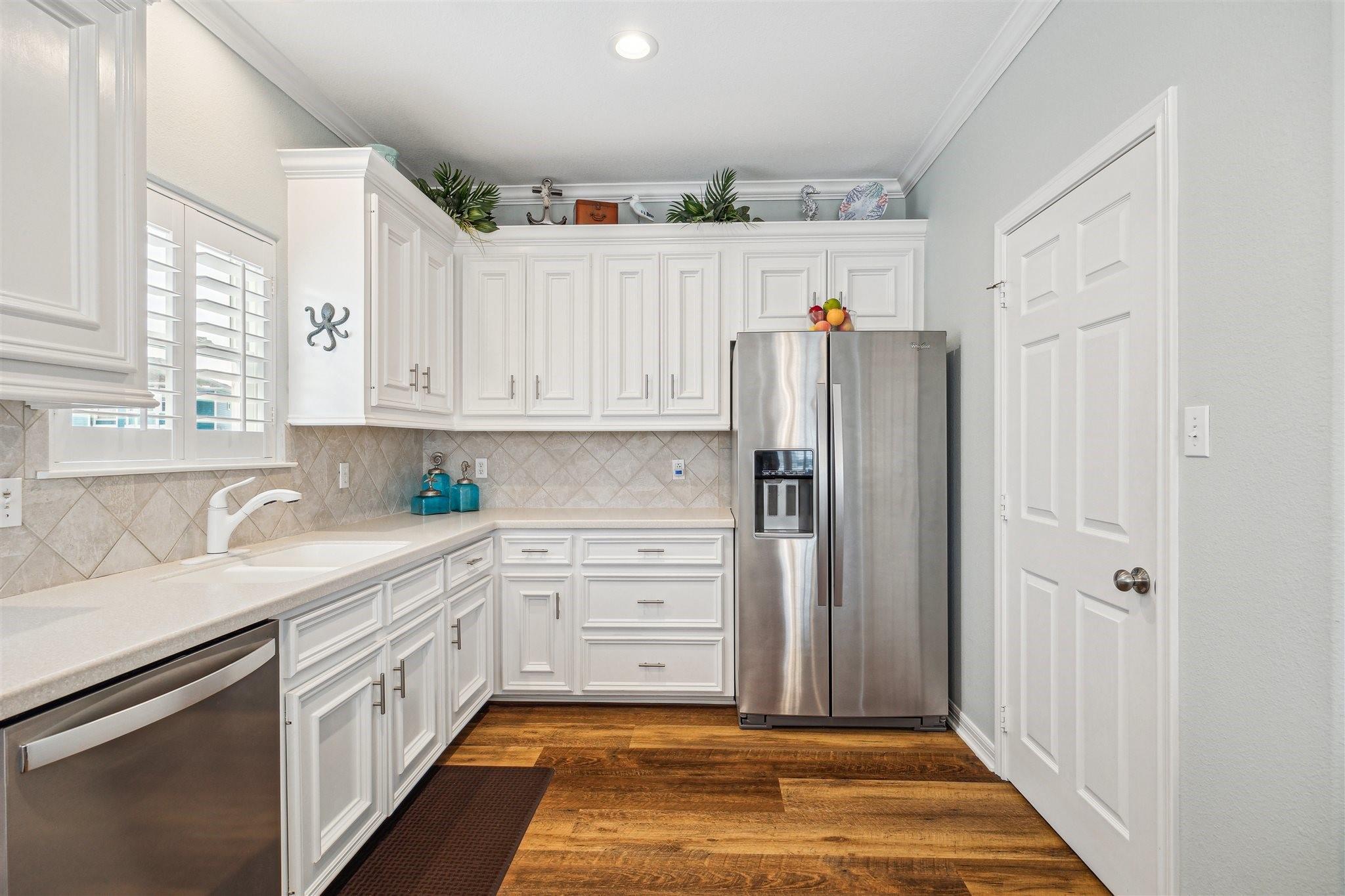 411 Sunset Cir, Galveston, TX 77554