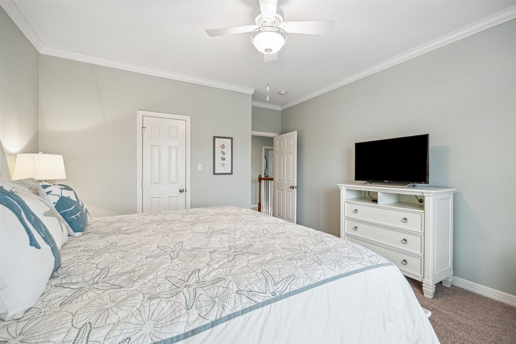 411 Sunset Cir, Galveston, TX 77554