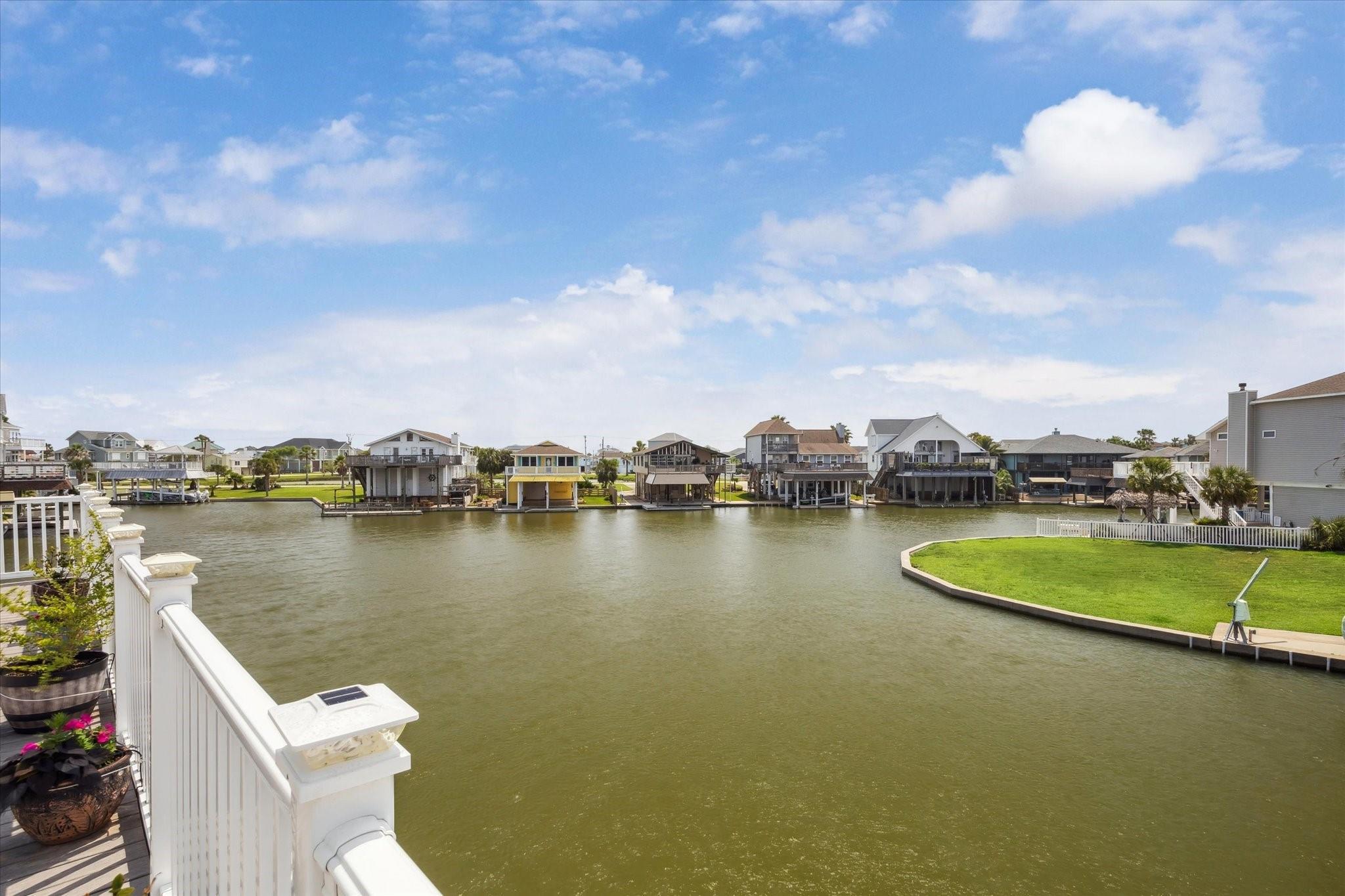 411 Sunset Cir, Galveston, TX 77554