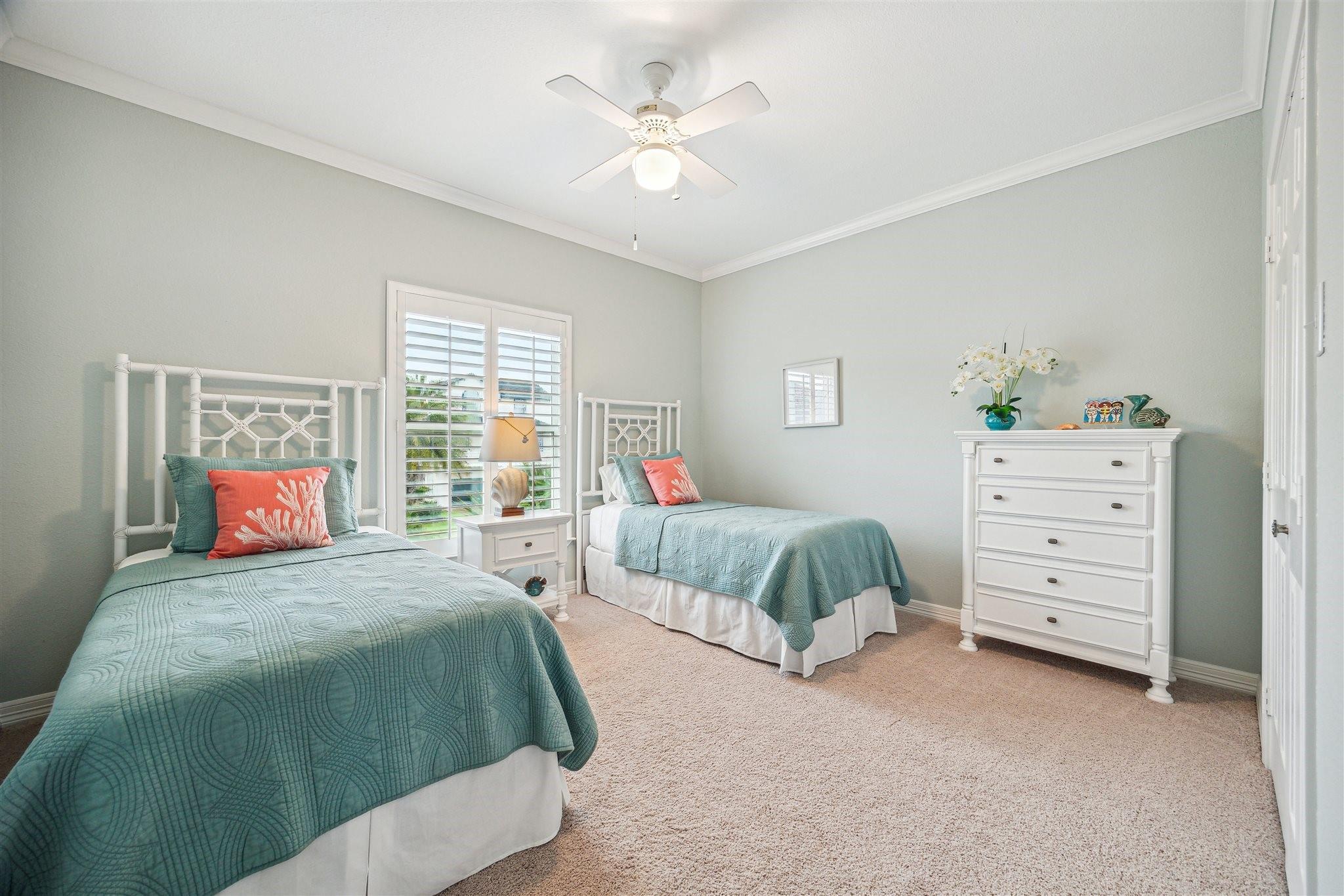 411 Sunset Cir, Galveston, TX 77554