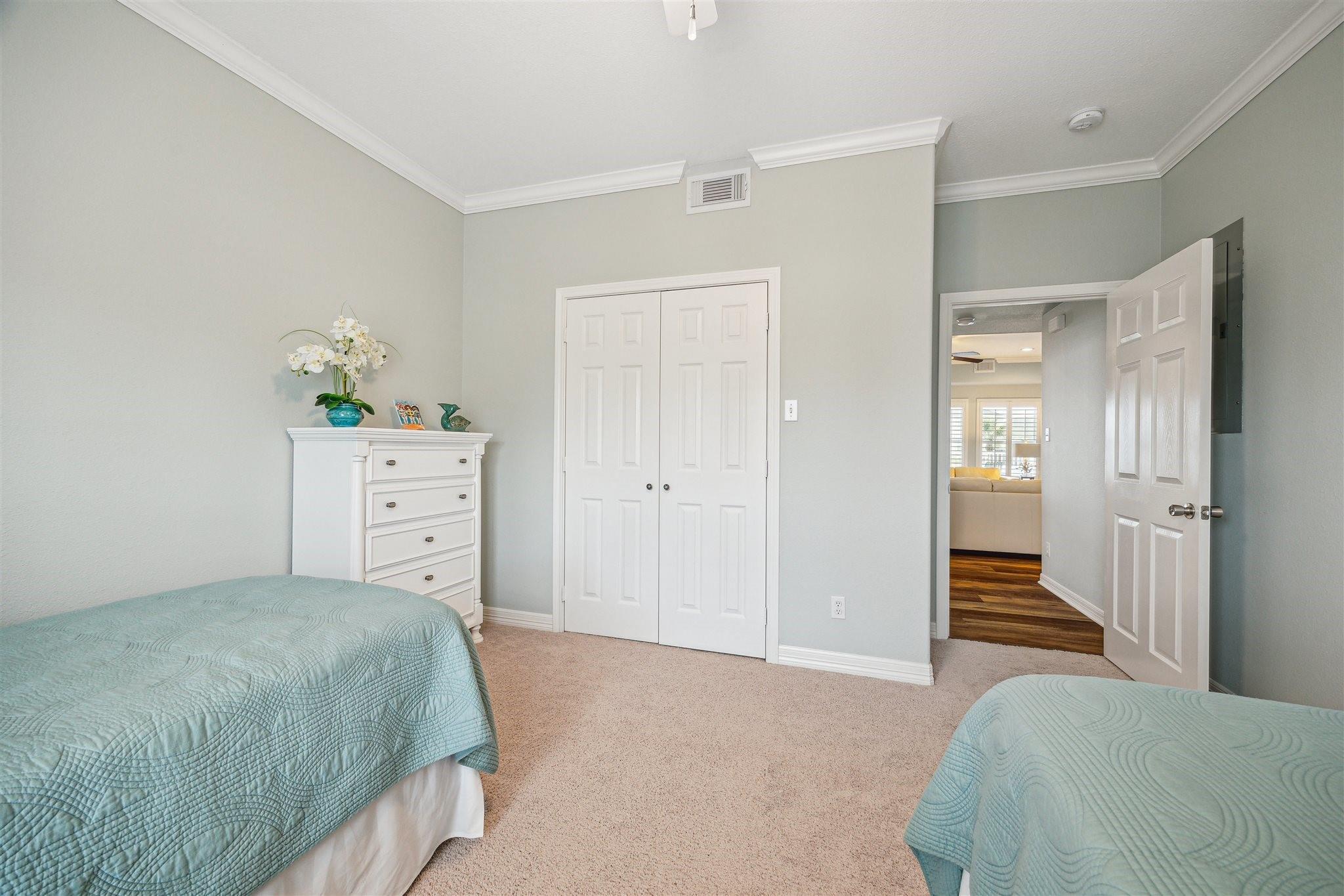 411 Sunset Cir, Galveston, TX 77554