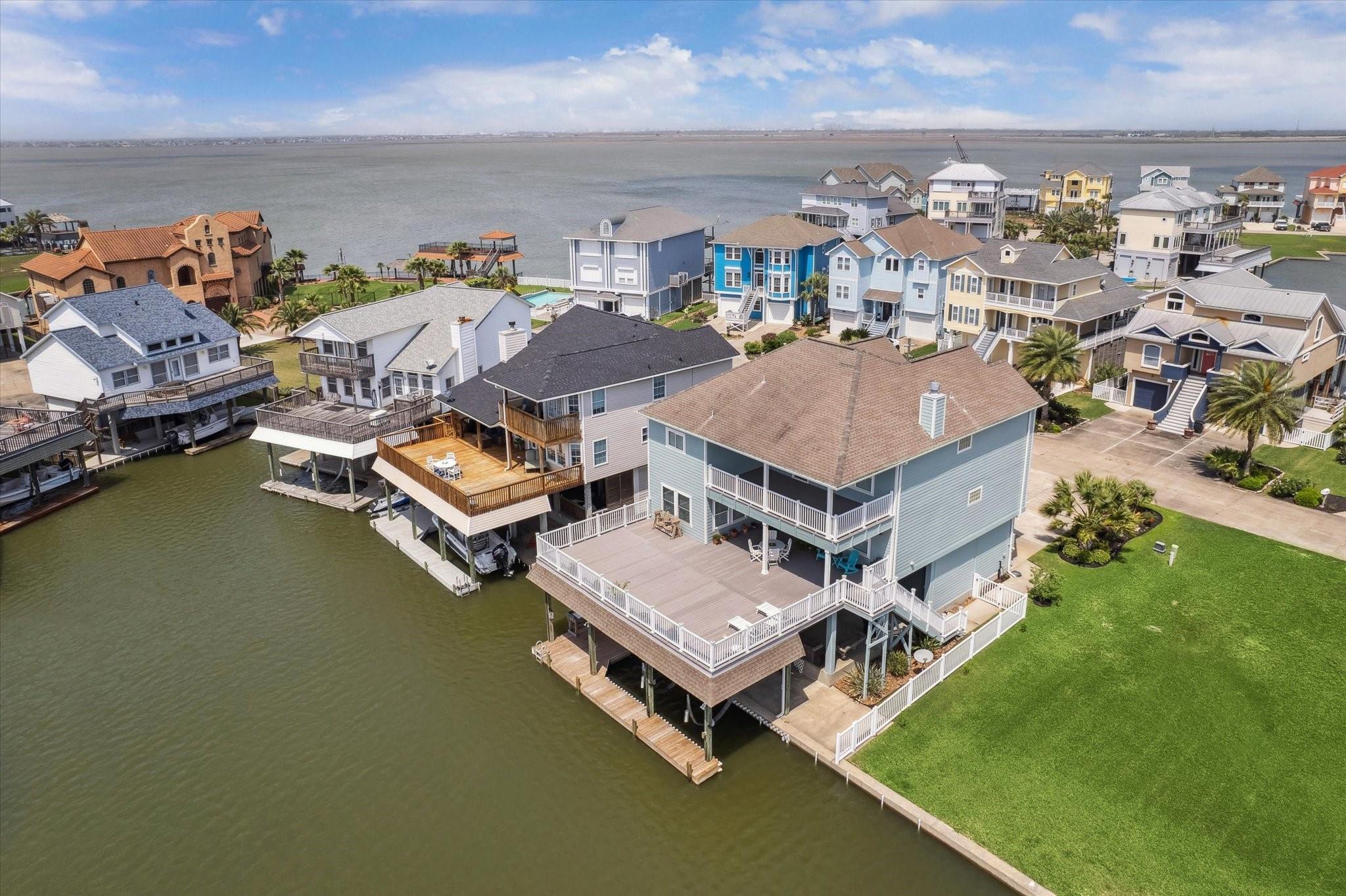 411 Sunset Cir, Galveston, TX 77554