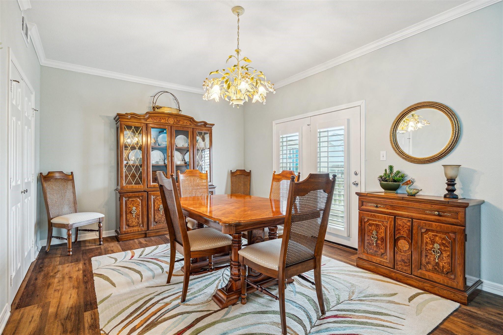 411 Sunset Cir, Galveston, TX 77554