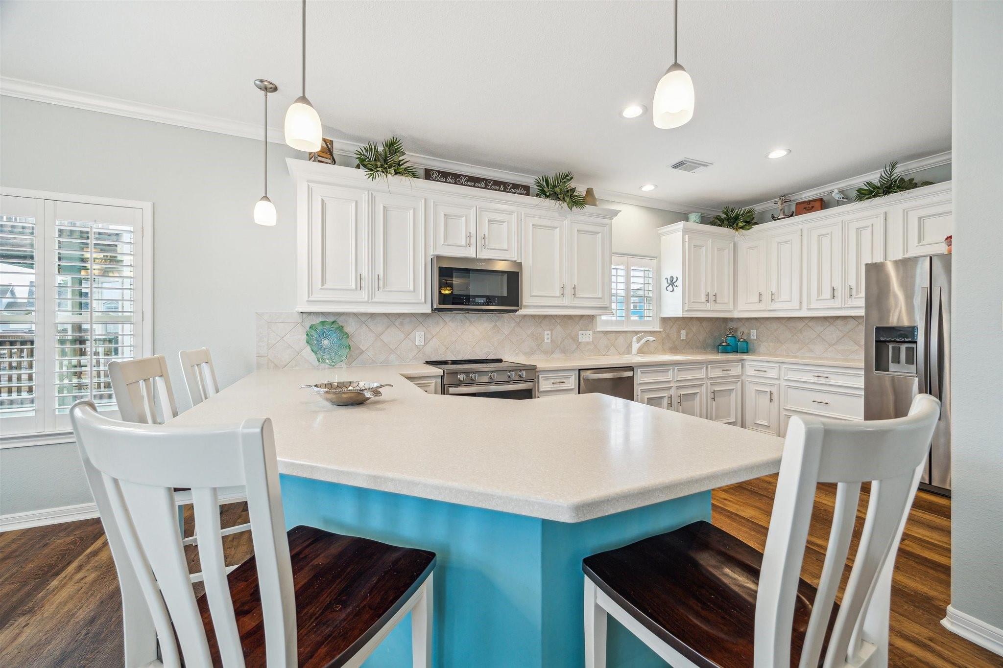 411 Sunset Cir, Galveston, TX 77554