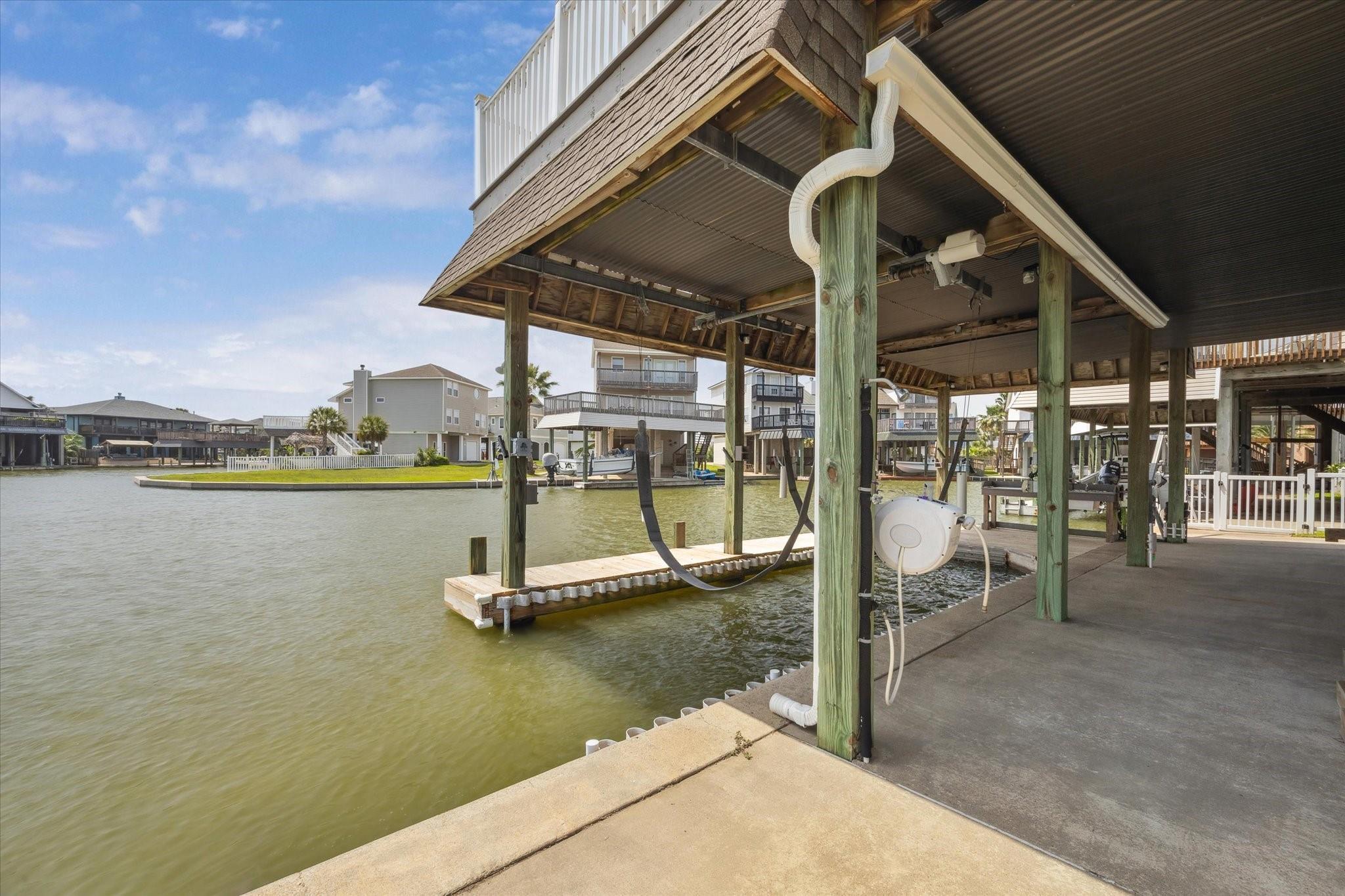 411 Sunset Cir, Galveston, TX 77554