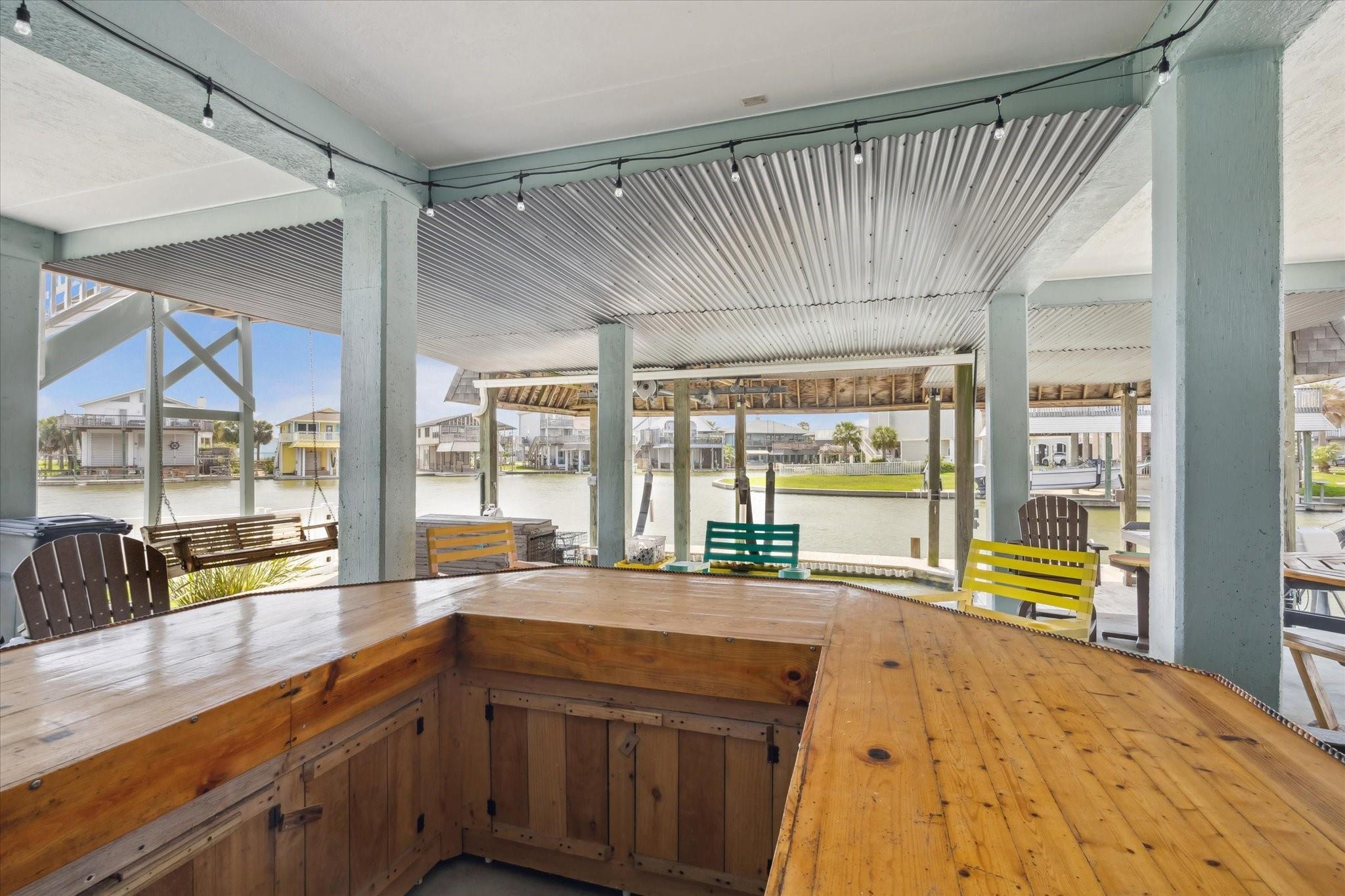 411 Sunset Cir, Galveston, TX 77554