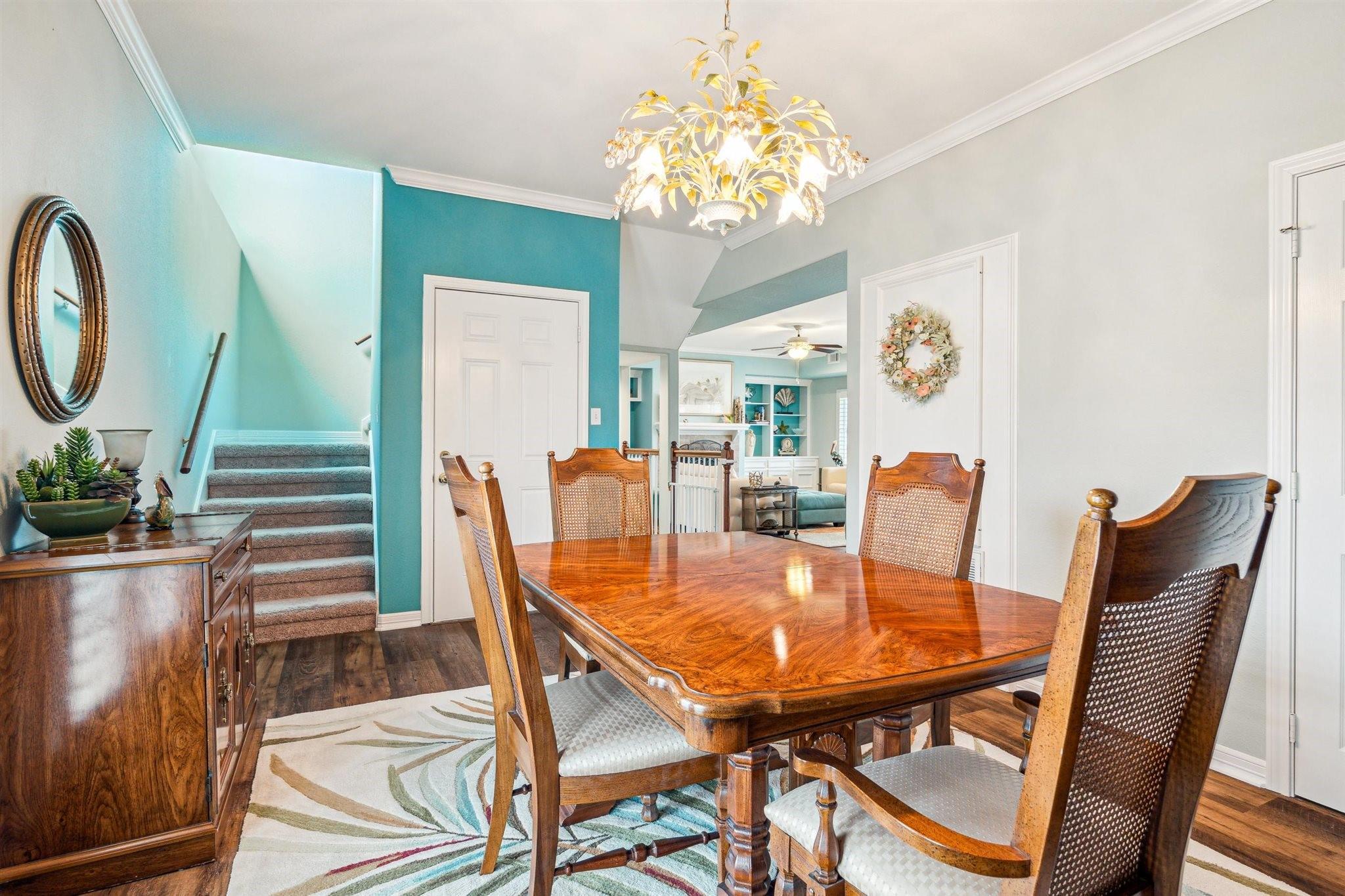 411 Sunset Cir, Galveston, TX 77554