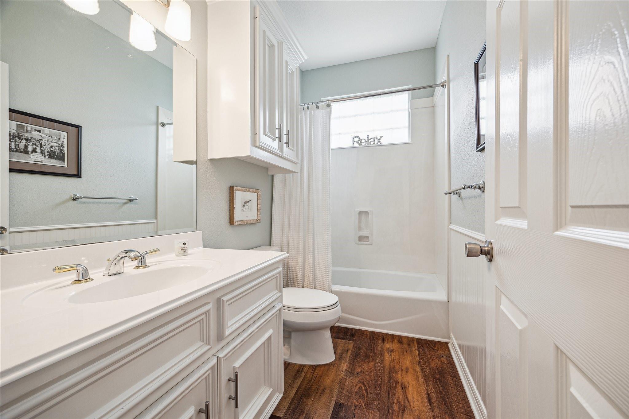 411 Sunset Cir, Galveston, TX 77554